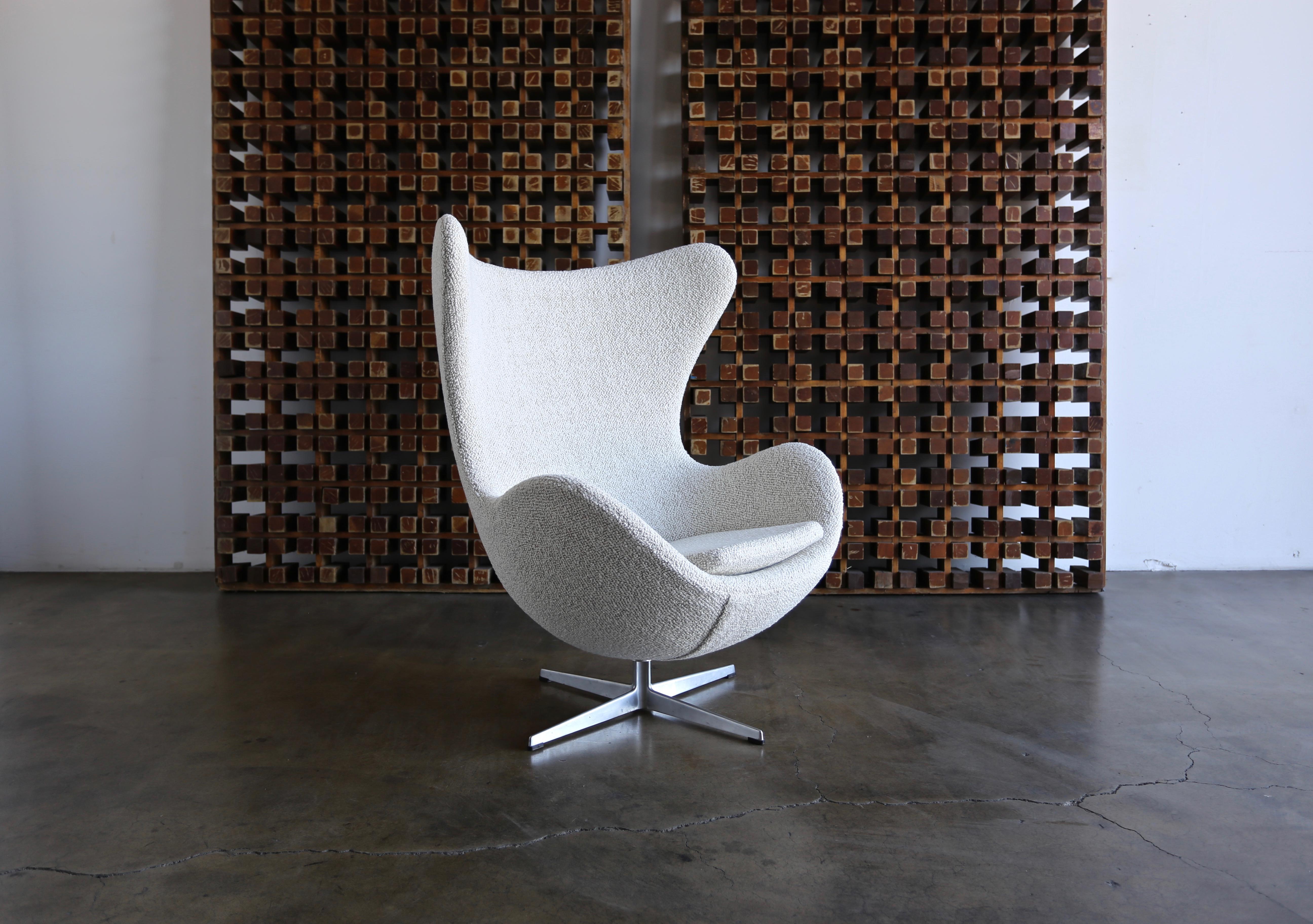 Aluminum Arne Jacobsen Egg Chair and Ottoman for Fritz Hansen, circa 1960