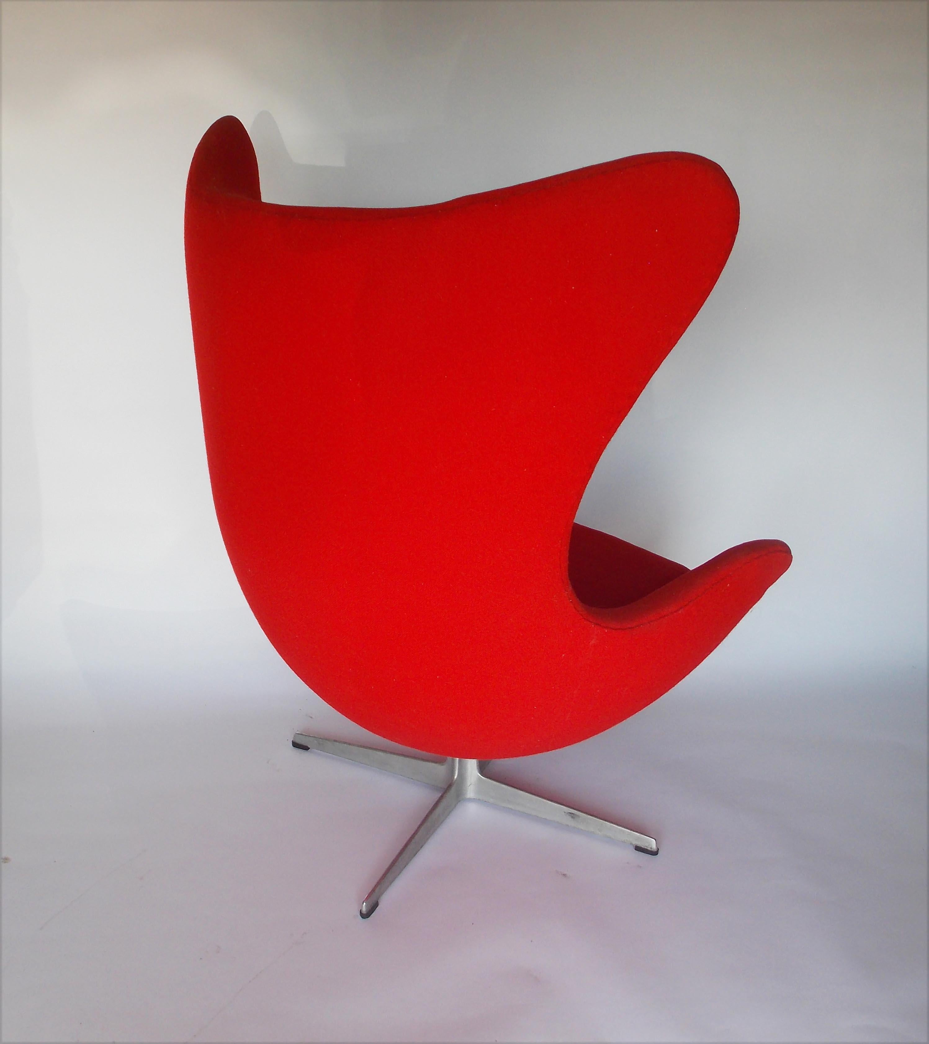 Arne Jacobsen Egg Chair and Ottoman In Good Condition In West Palm Beach, FL