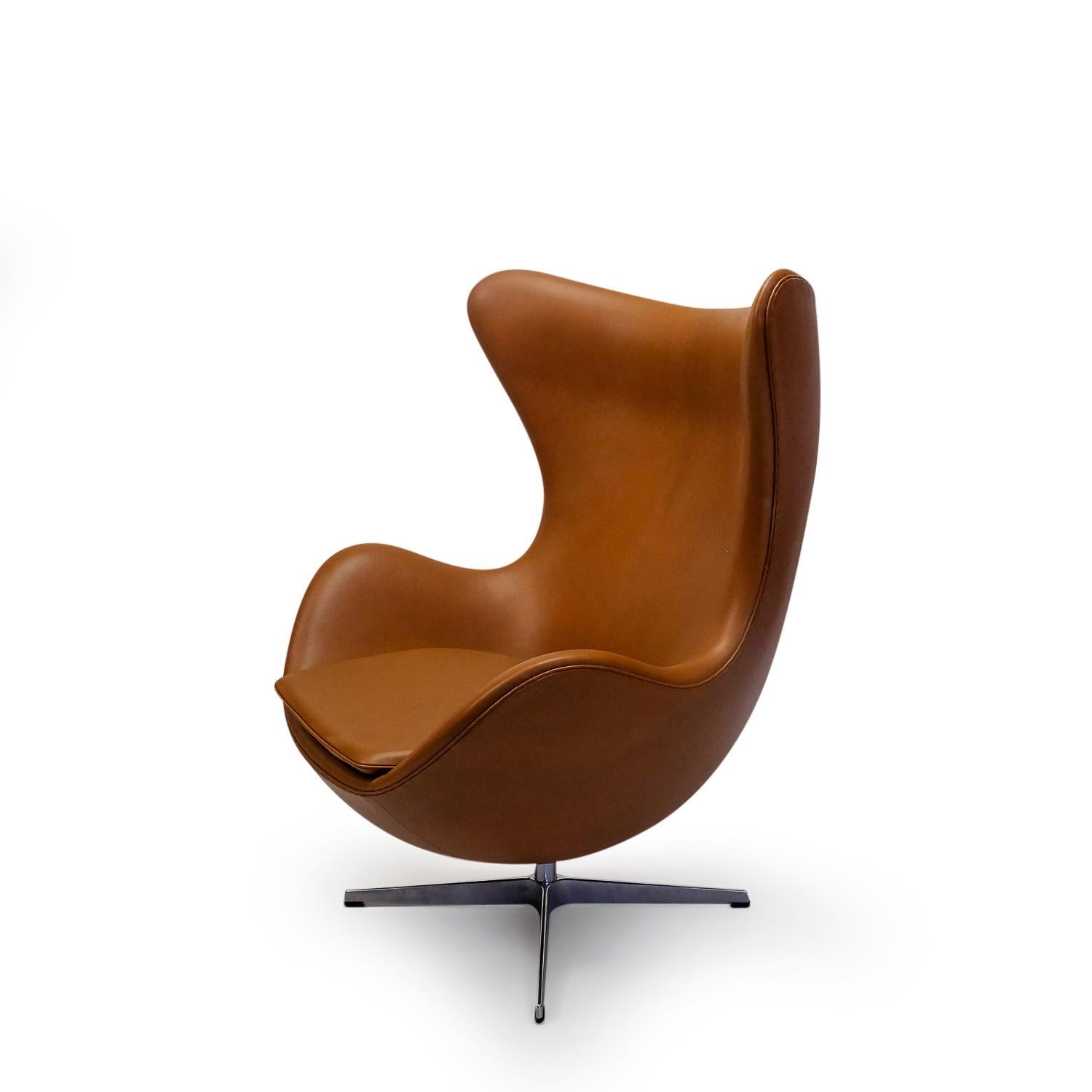 Mid-Century Modern Arne Jacobsen Egg Chair by Fritz Hansen For Sale