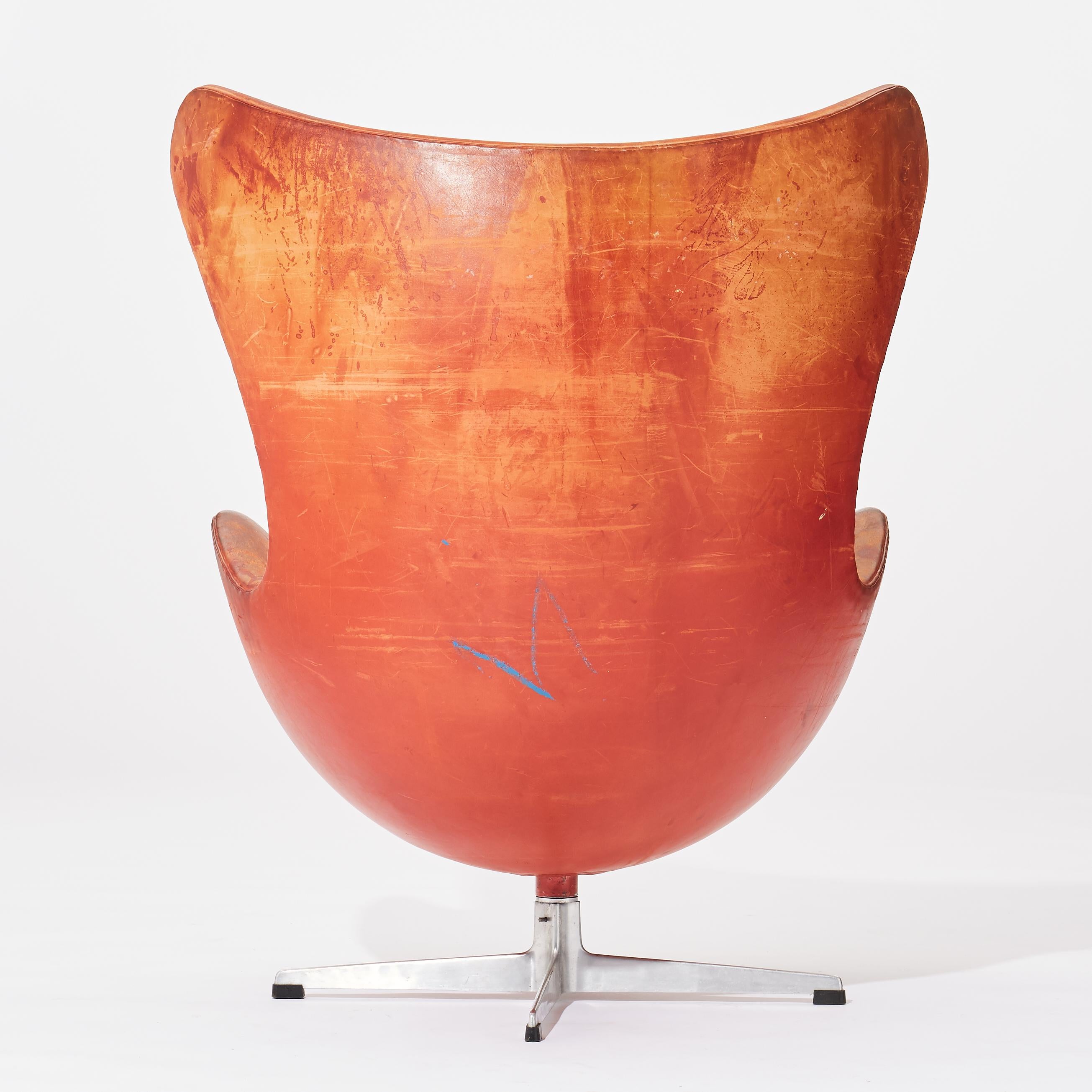 Scandinavian Modern Arne Jacobsen Egg Chair by Fritz Hansen in Denmark