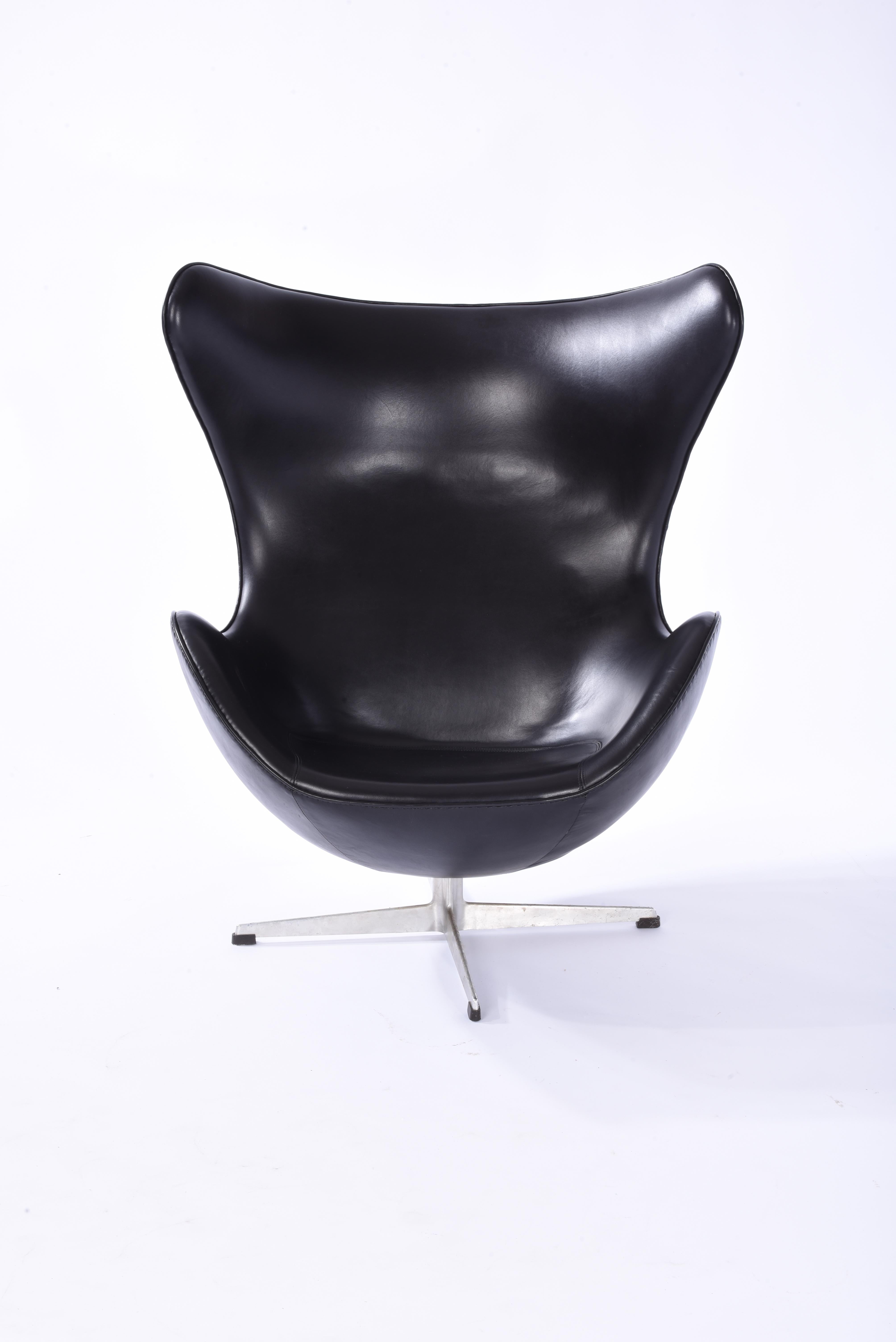 Mid-Century Modern Arne Jacobsen Egg Chair, First Edition 1959