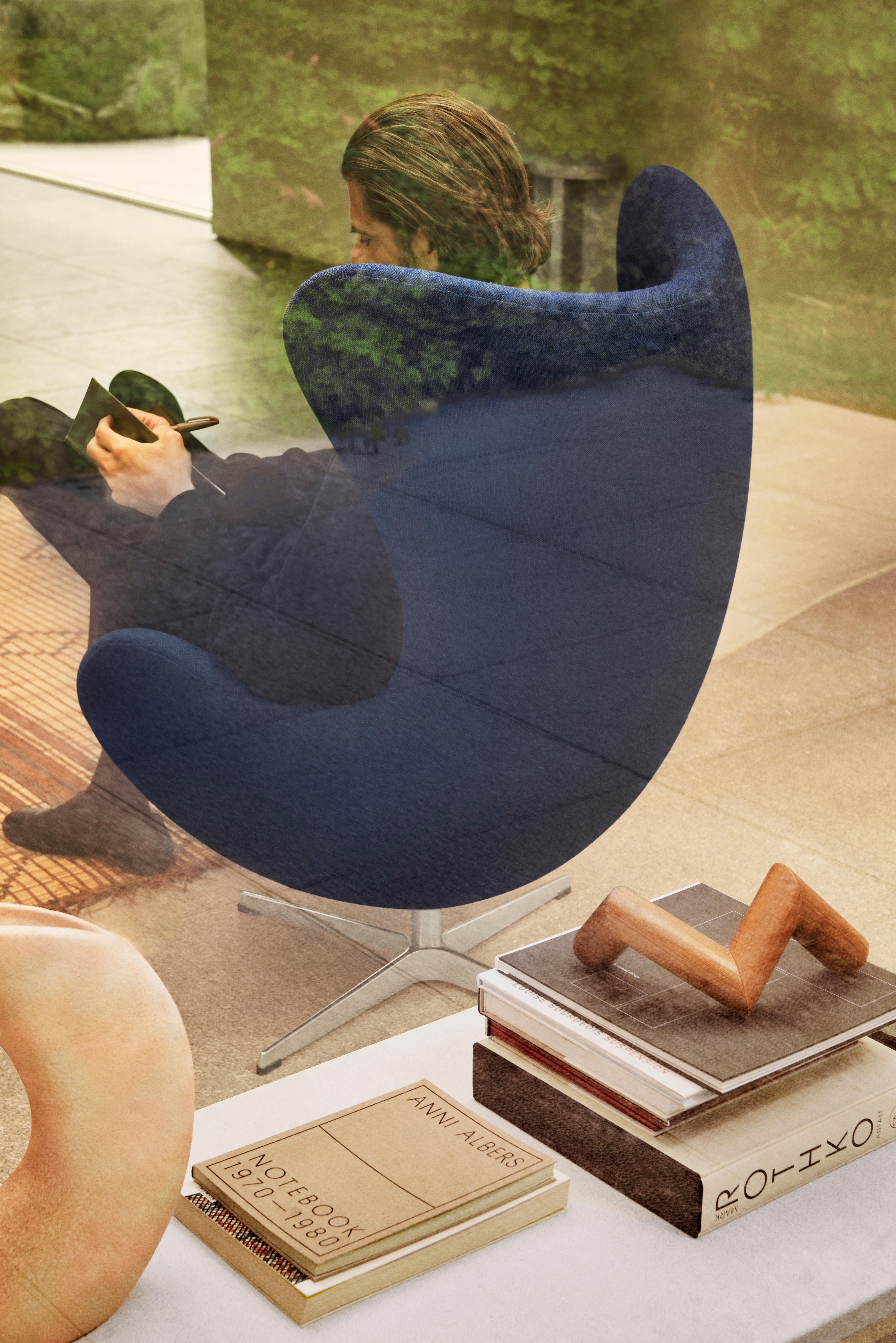 Scandinavian Modern Arne Jacobsen 'Egg' Chair for Fritz Hansen in Christianshavn Fabric Upholstery For Sale