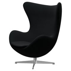 Chaise Egg d'Arne Jacobsen pour Fritz Hansen en tissu d'ameublement (Cat. 1)