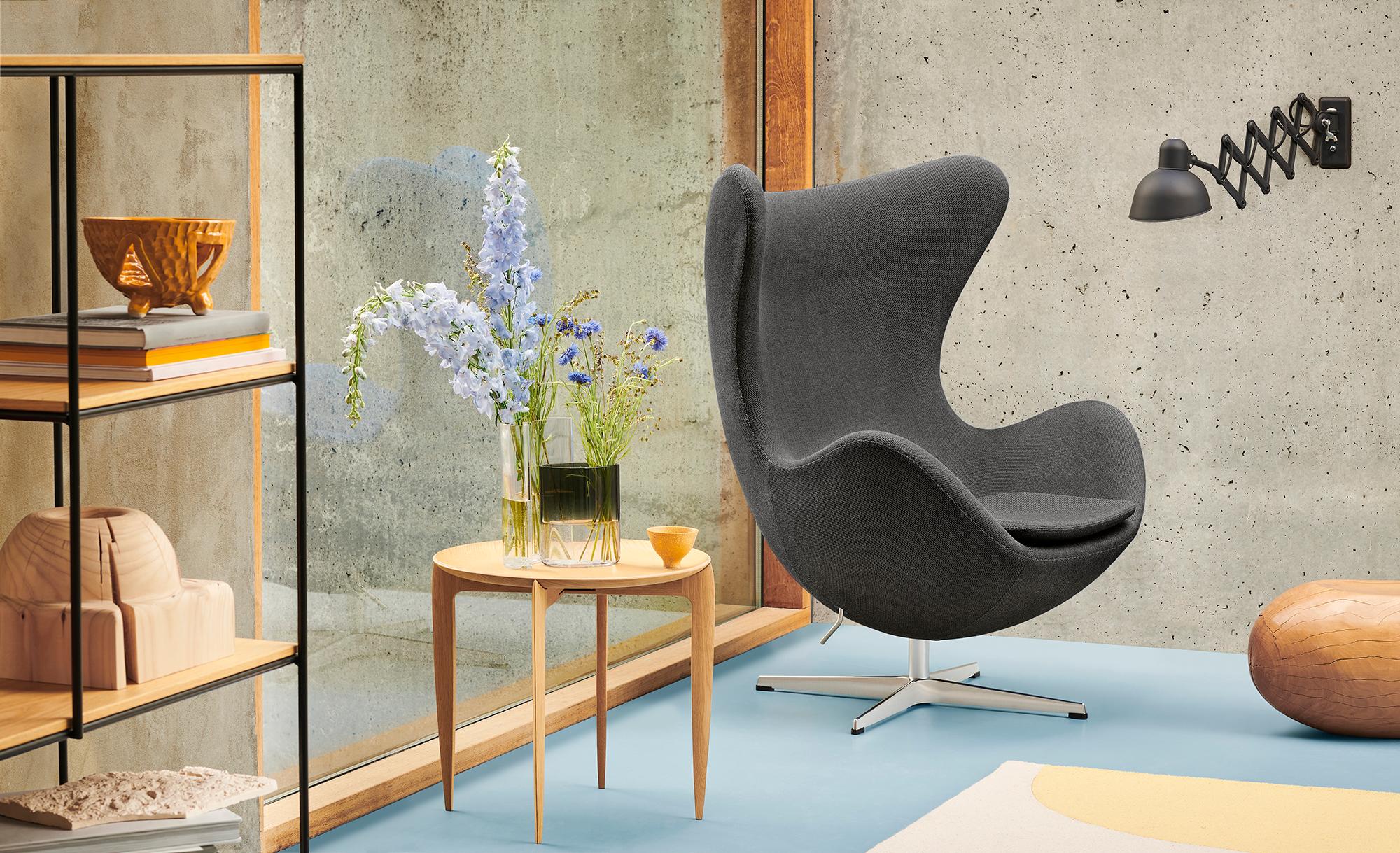 Scandinavian Modern Arne Jacobsen 'Egg' Chair for Fritz Hansen in Fabric Upholstery (Cat. 2) For Sale