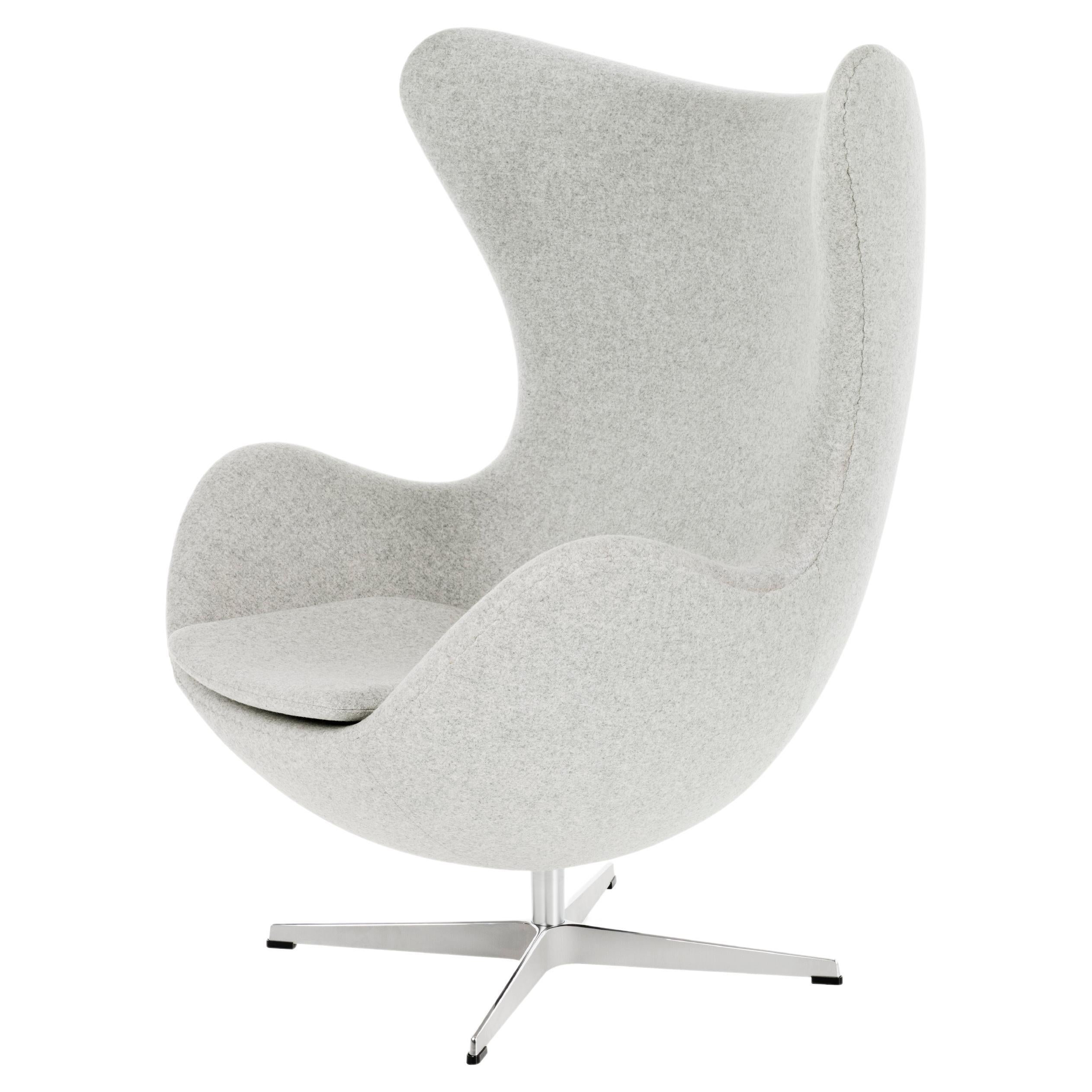 Arne Jacobsen „Egg“-Stuhl für Fritz Hansen mit Stoffpolsterung (Cat. 2)