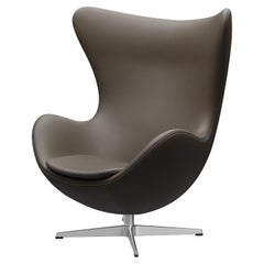 Chaise Egg d'Arne Jacobsen pour Fritz Hansen en tissu de cuir (Cat. 3)