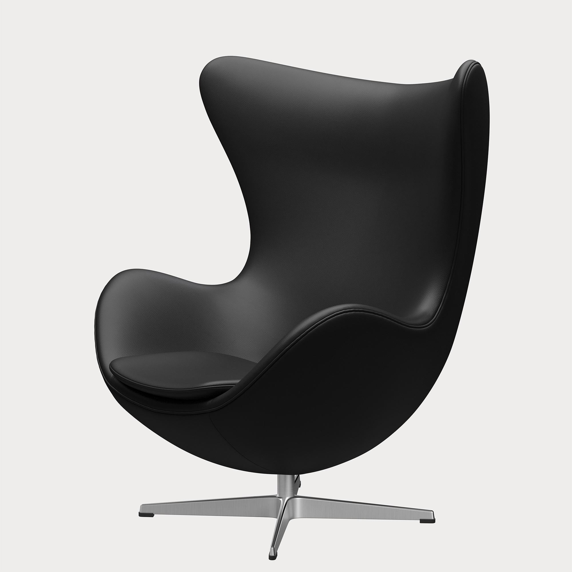 Arne Jacobsen 'Egg' Chair for Fritz Hansen in Leather Upholstery (Cat. 4) For Sale 1