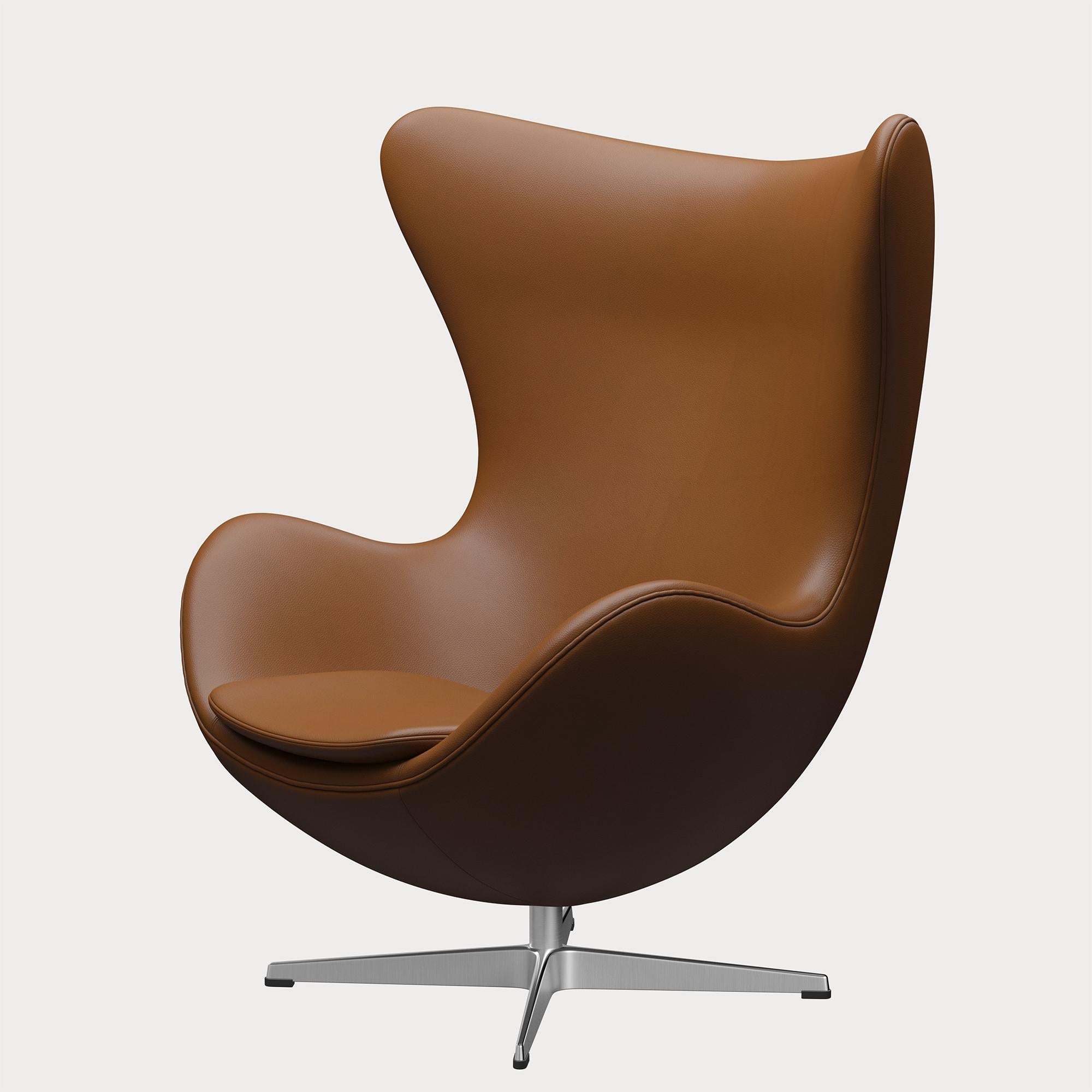 Arne Jacobsen 'Egg' Chair for Fritz Hansen in Leather Upholstery (Cat. 4) For Sale 3