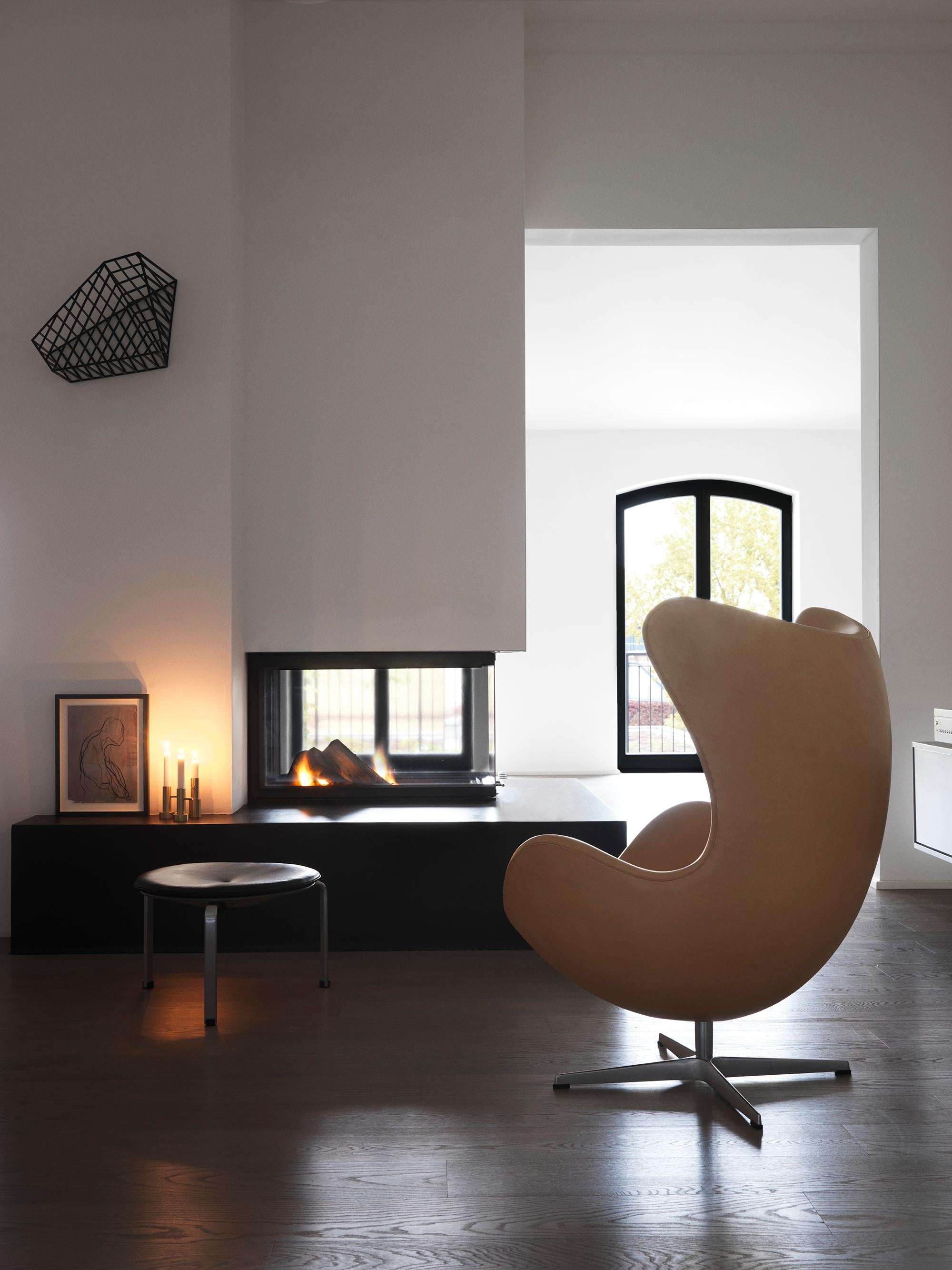 Arne Jacobsen „Egg“-Stuhl für Fritz Hansen mit Lederpolsterung (Cat. 4) im Angebot 1