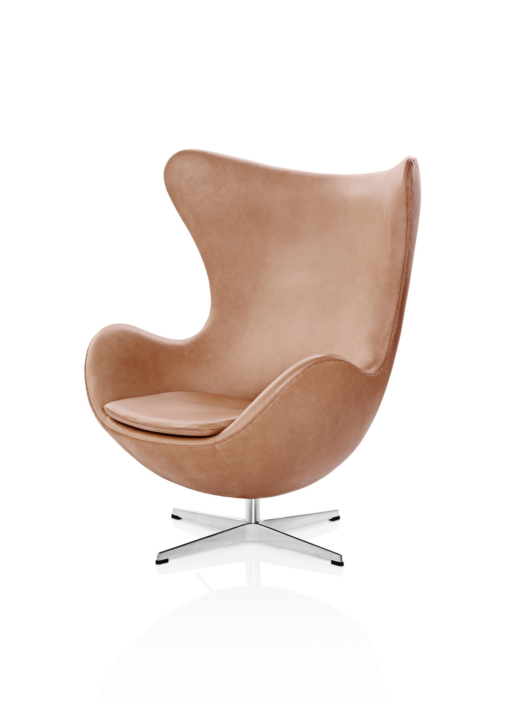 Arne Jacobsen „Egg“-Stuhl für Fritz Hansen mit Lederpolsterung (Cat. 5) im Angebot 4