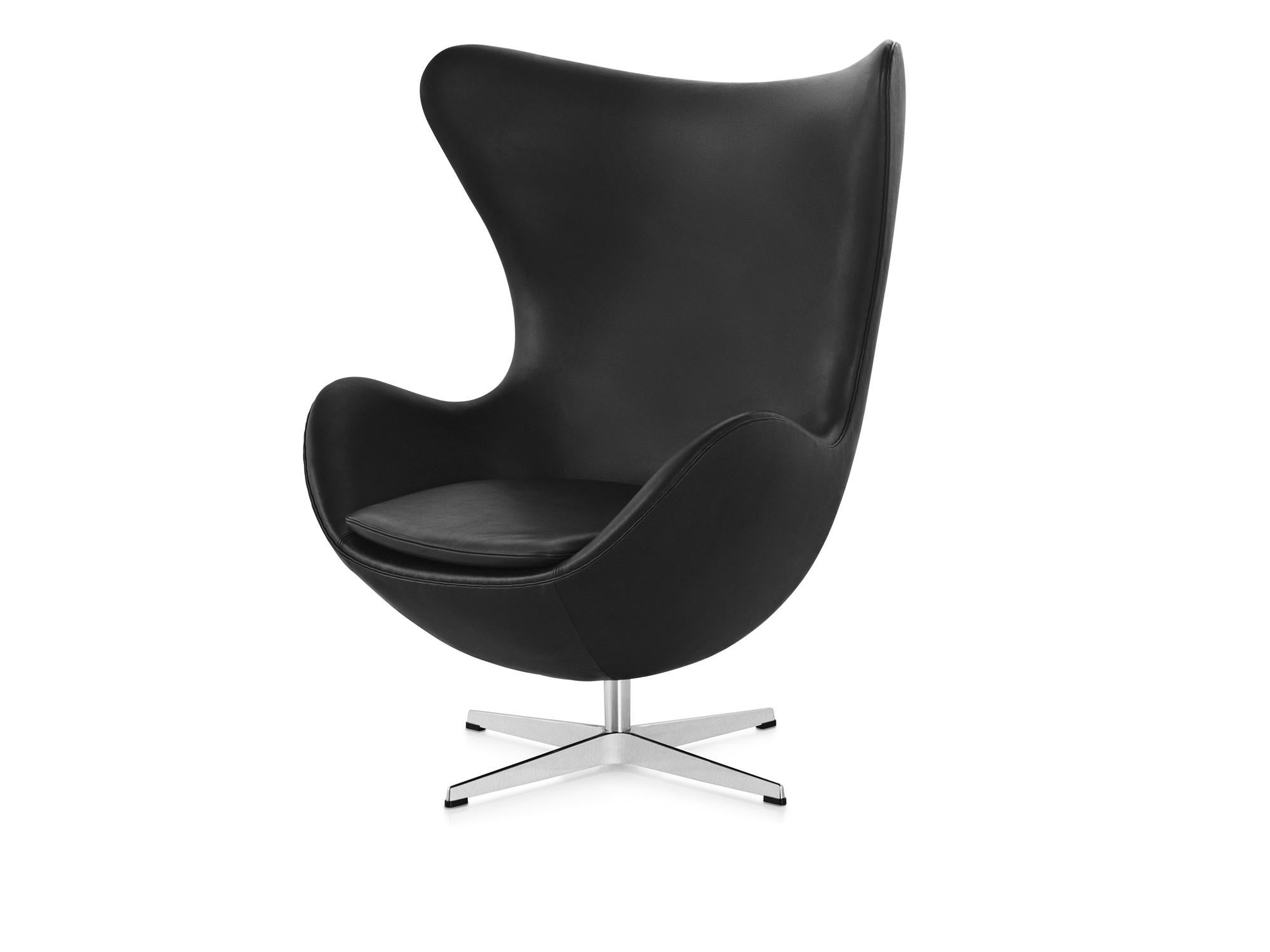 Arne Jacobsen 'Egg' Chair for Fritz Hansen in Leather Upholstery (Cat. 5) For Sale 4