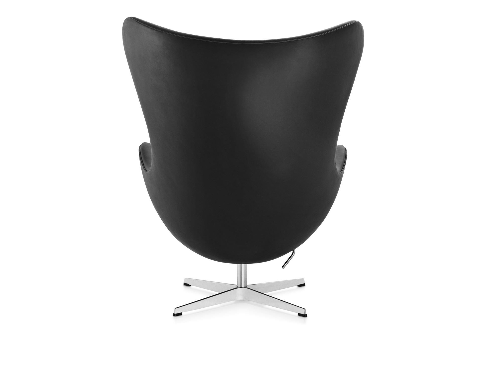 Arne Jacobsen „Egg“-Stuhl für Fritz Hansen mit Lederpolsterung (Cat. 5) im Angebot 7