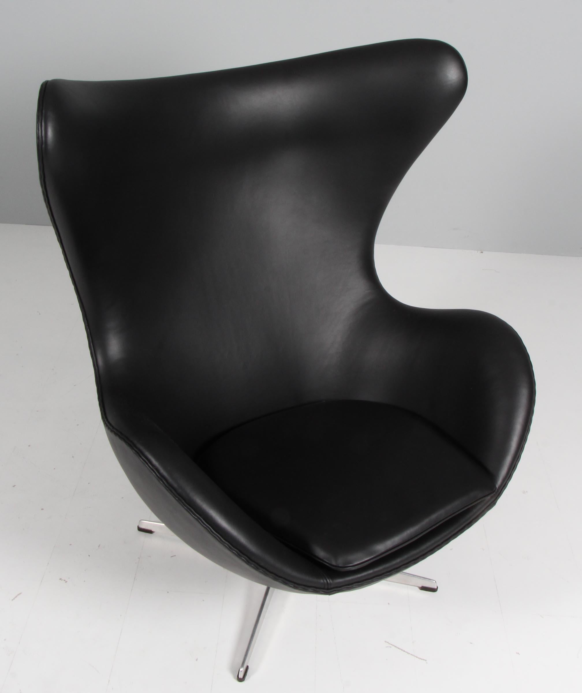 Arne Jacobsen lounge chair model Egg. New upholstered with black butter aniline leather.

Four star base profilated base.

Made by Fritz Hansen.

This iconic chair is one of the most famous chairs in the world and is recognized by design lovers in