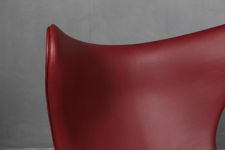 Scandinavian Modern Arne Jacobsen Egg Chair For Sale
