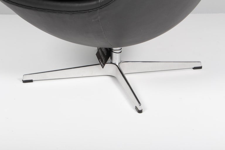 Scandinavian Modern Arne Jacobsen Egg Chair For Sale