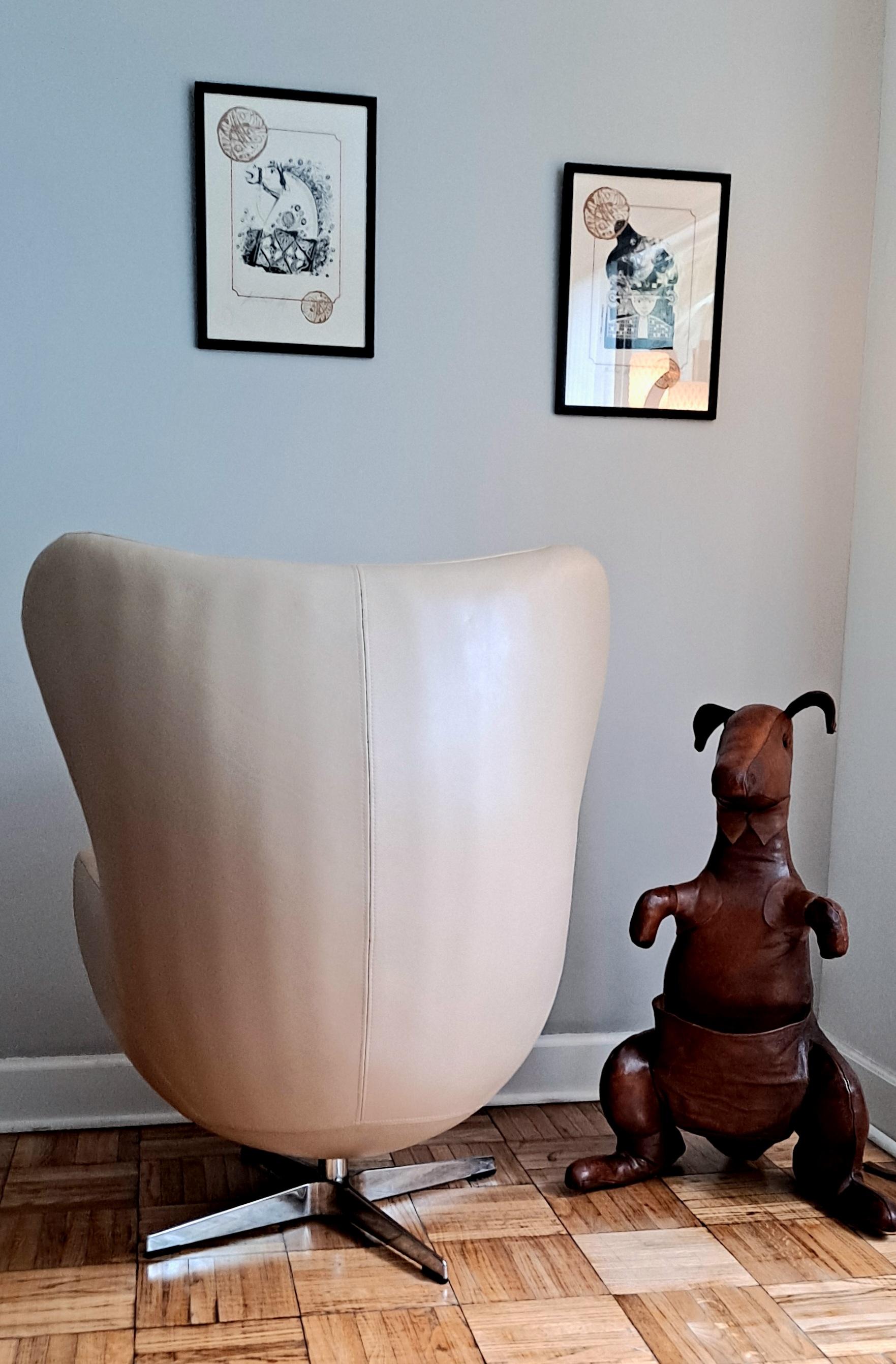 Arne Jacobsen Egg Chair  In Good Condition For Sale In Los Angeles, CA