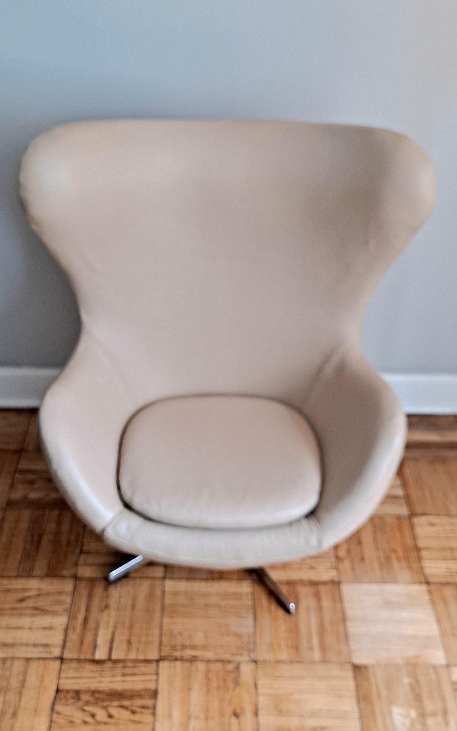 Milieu du XXe siècle Chaise œuf d'Arne Jacobsen  en vente