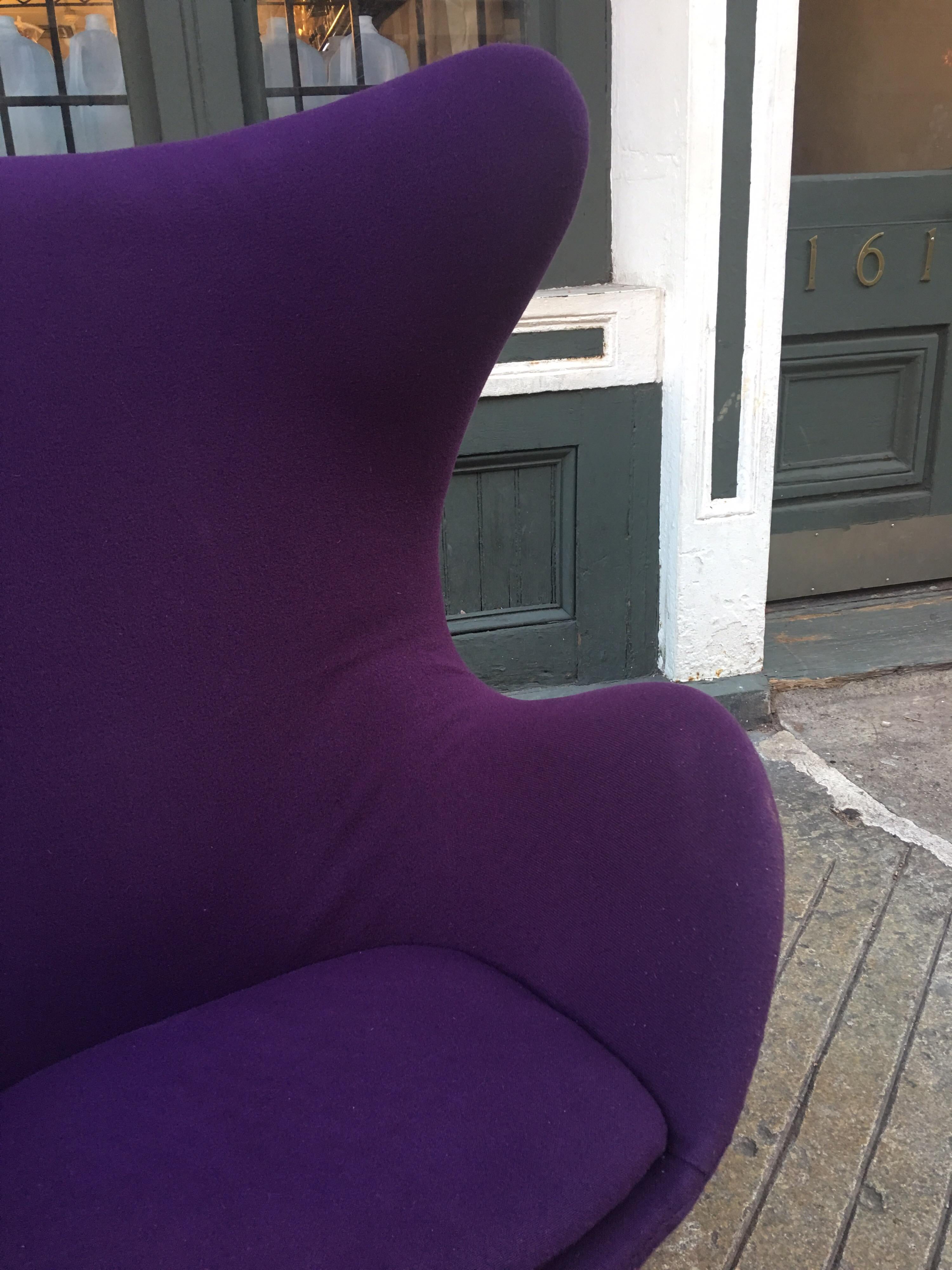 Mid-Century Modern Arne Jacobsen Egg Chair