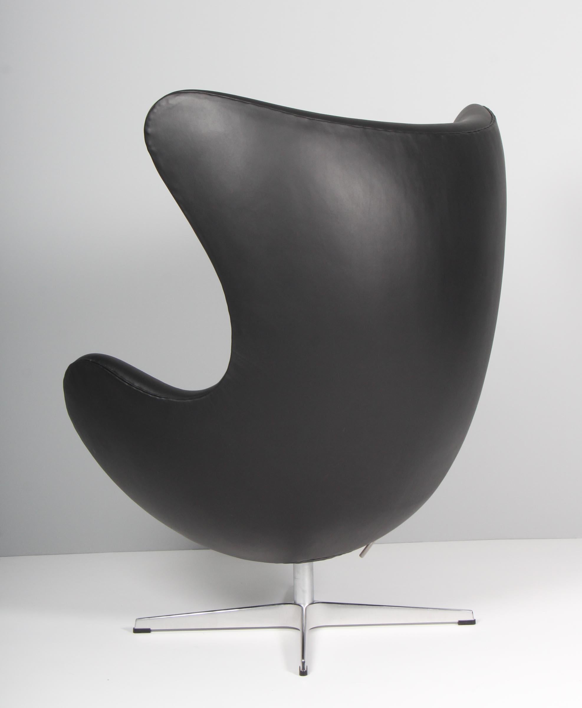 Mid-20th Century Arne Jacobsen Egg Chair For Sale