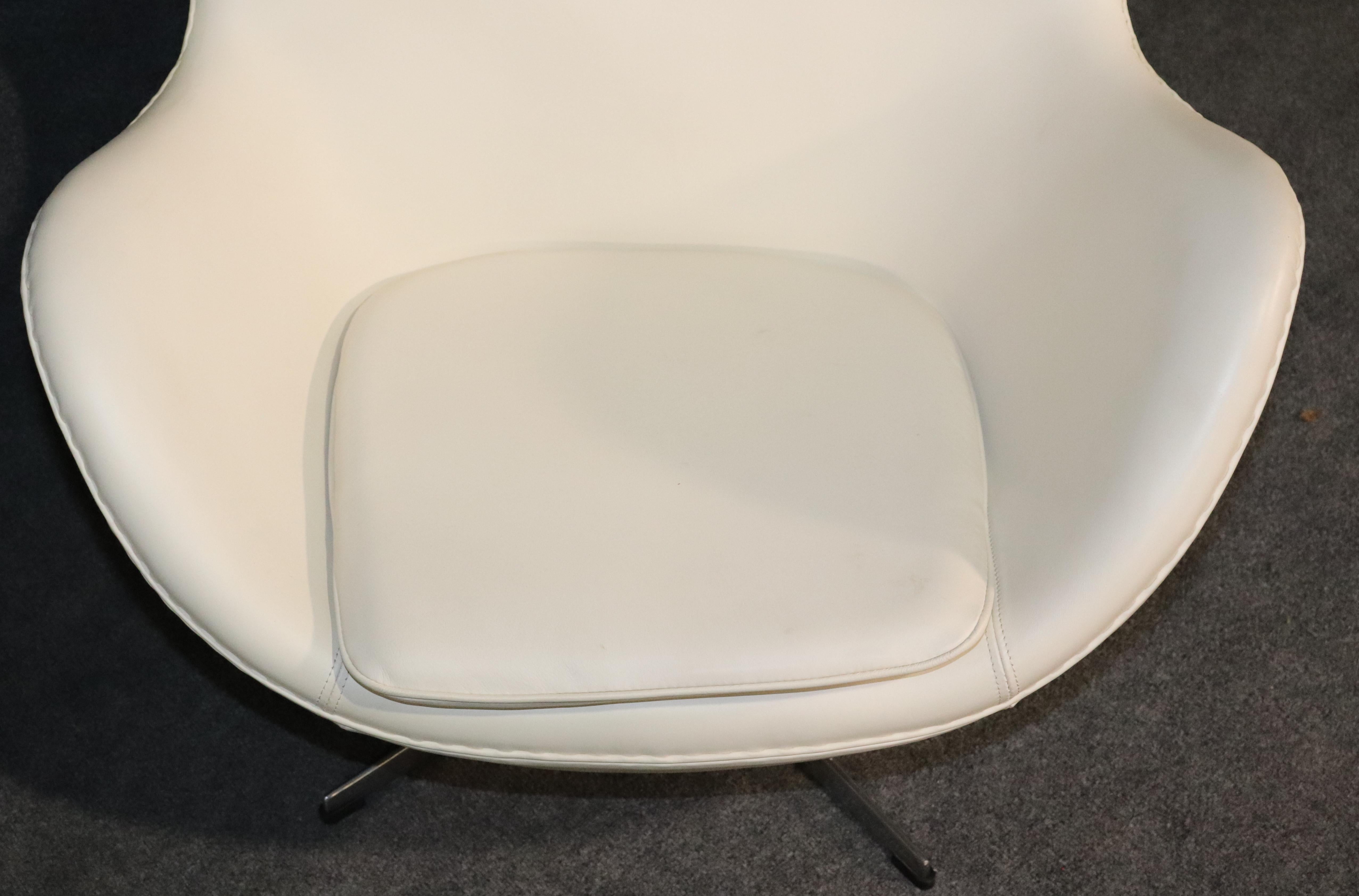 Arne Jacobsen Egg Chair In Good Condition For Sale In Brooklyn, NY