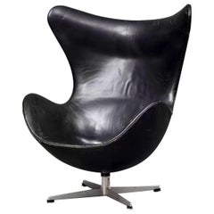 Arne Jacobsen Egg Chair in Black Leather, circa 1963