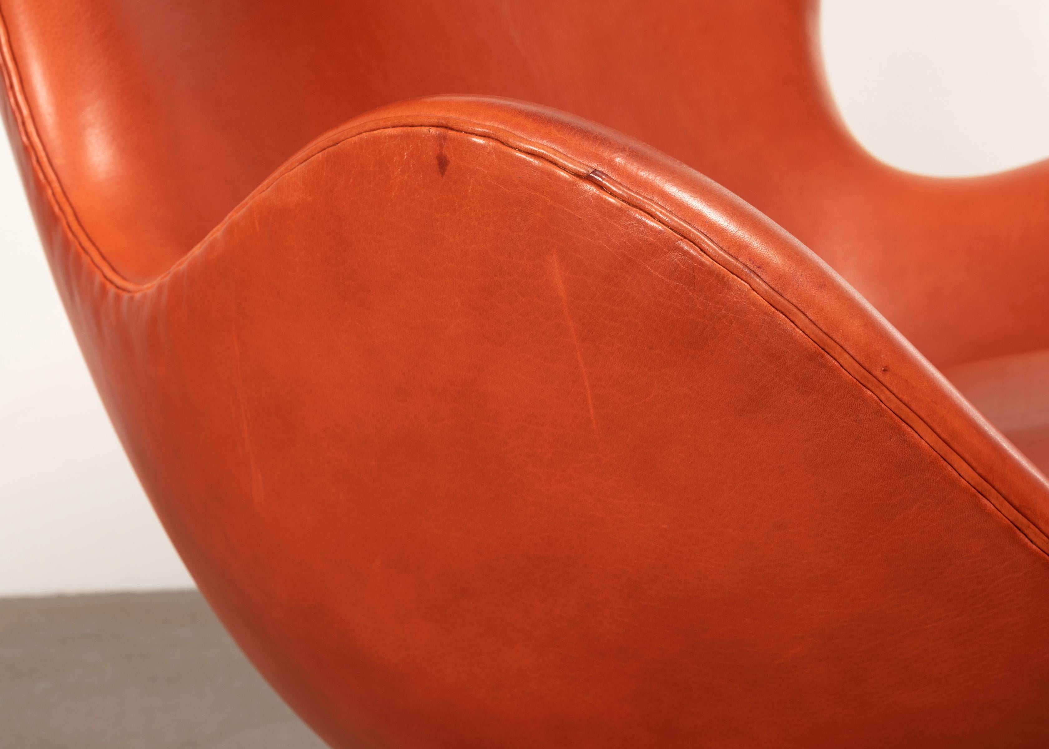 Arne Jacobsen Egg Chair in Light Patined Grace Leather by Fitz Hansen 4