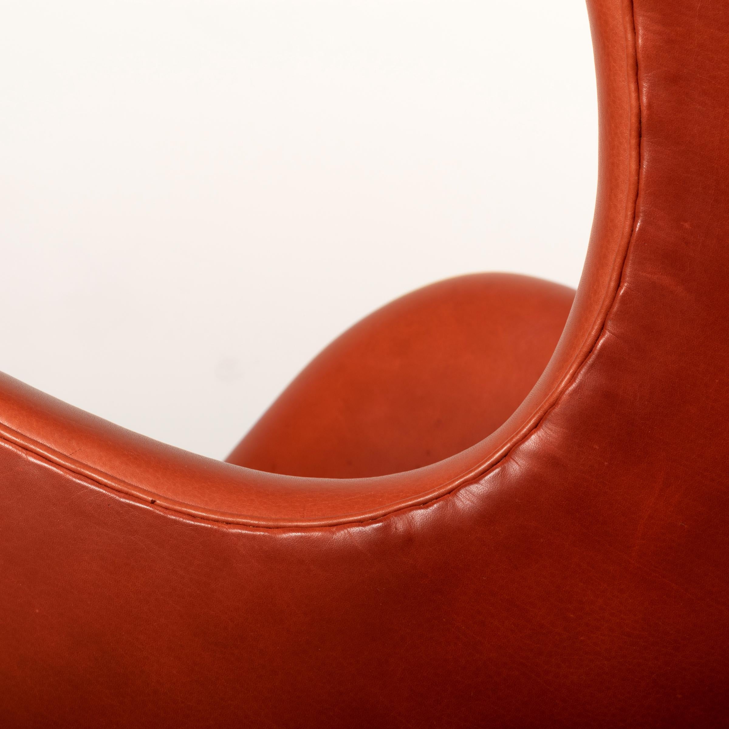 Arne Jacobsen Eierstuhl aus hell Patined Grace-Leder von Fitz Hansen 8