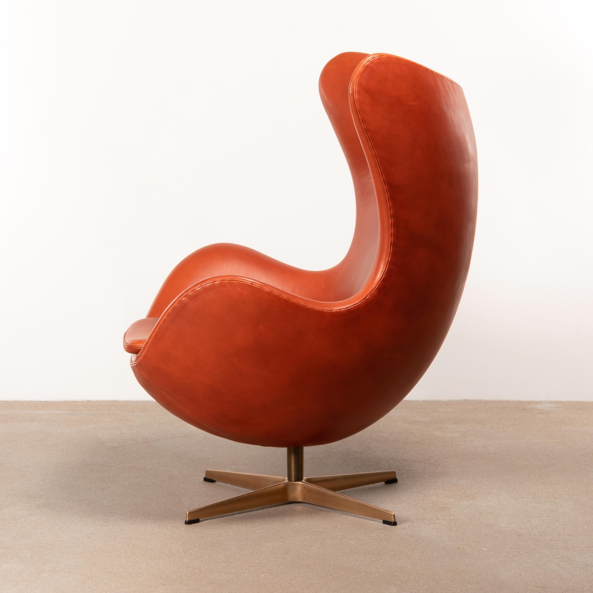 Arne Jacobsen Eierstuhl aus hell Patined Grace-Leder von Fitz Hansen (Skandinavische Moderne)