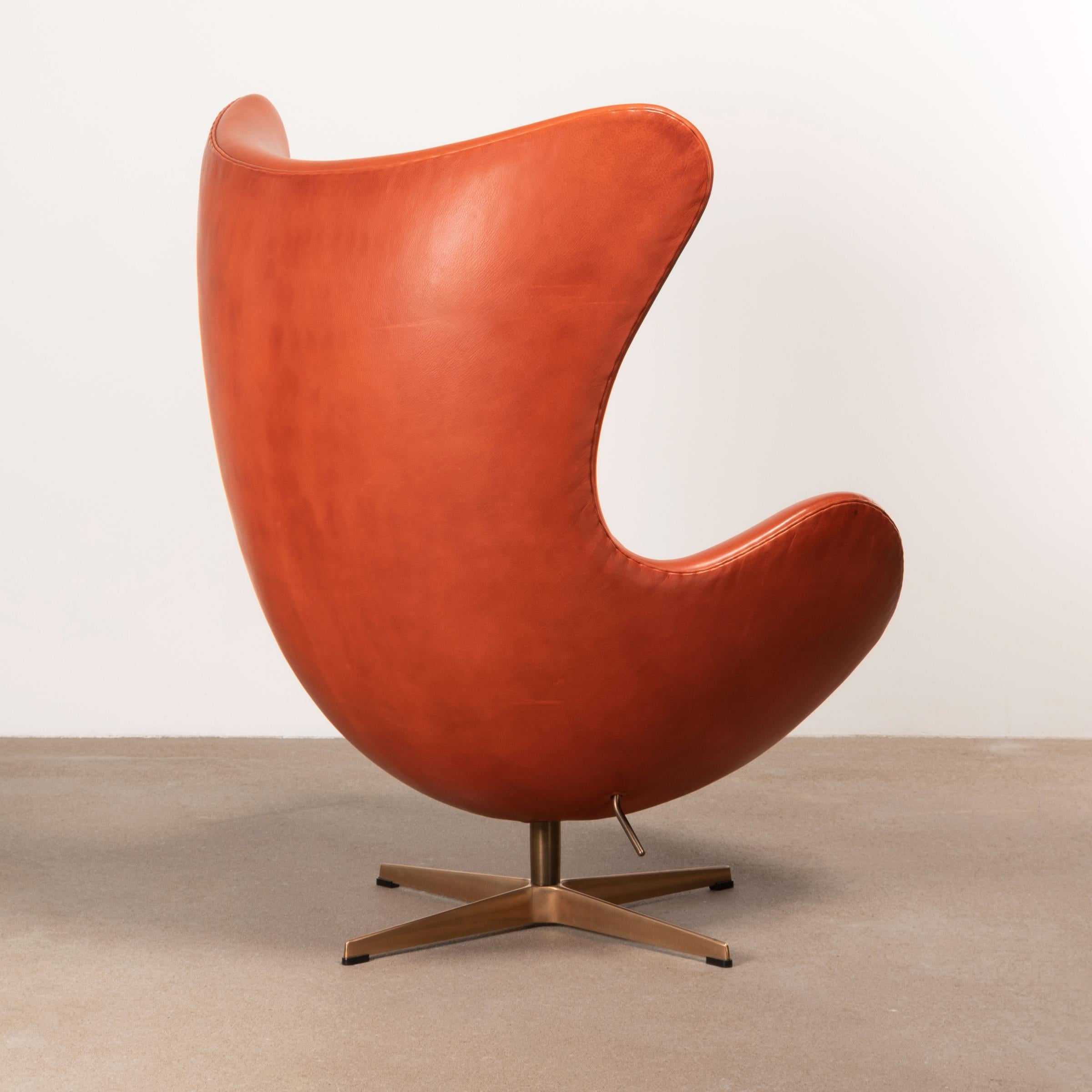 Danish Arne Jacobsen Egg Chair in Light Patined Grace Leather by Fitz Hansen