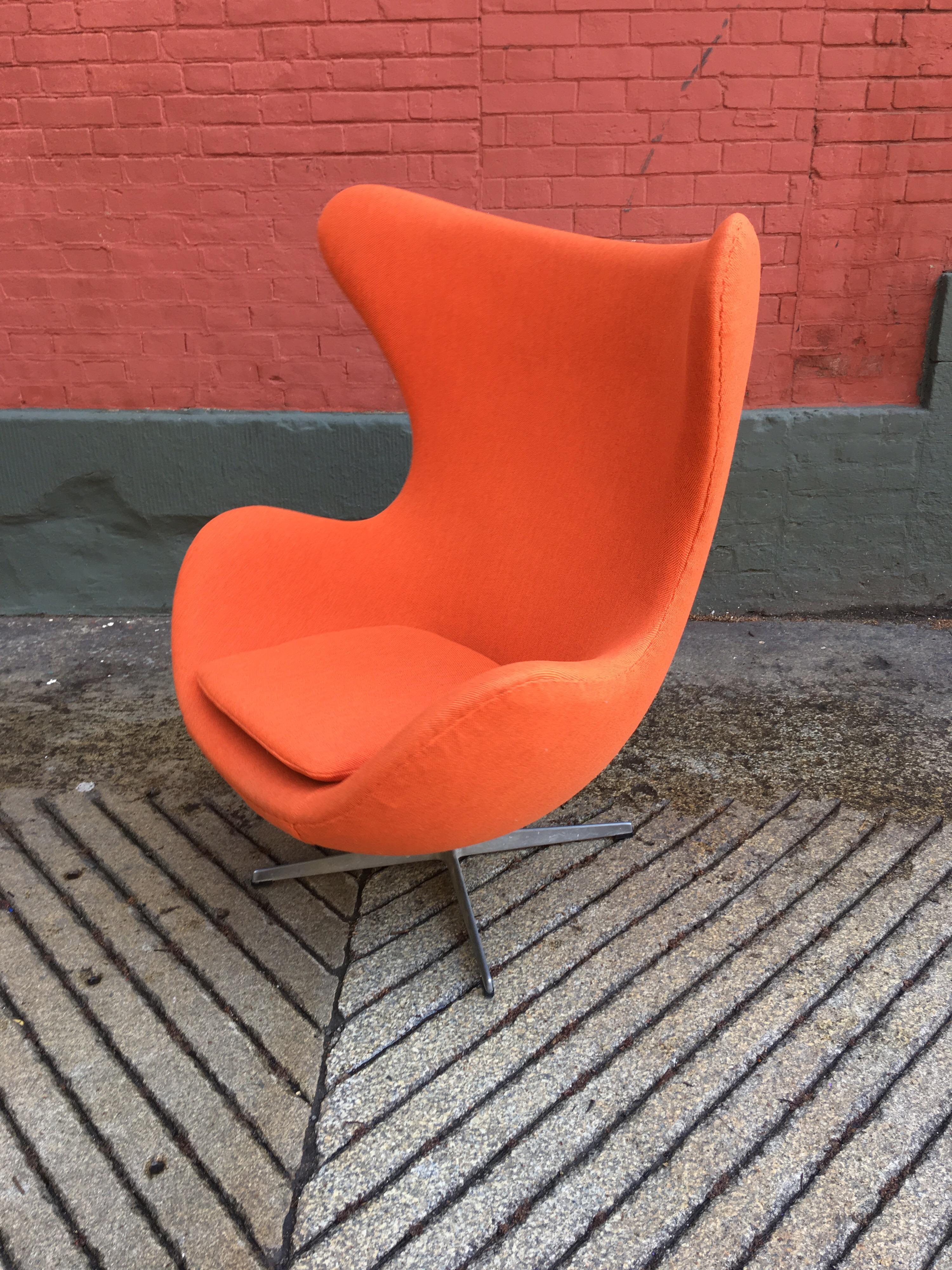 Arne Jacobsen Egg Chair in Orange 1