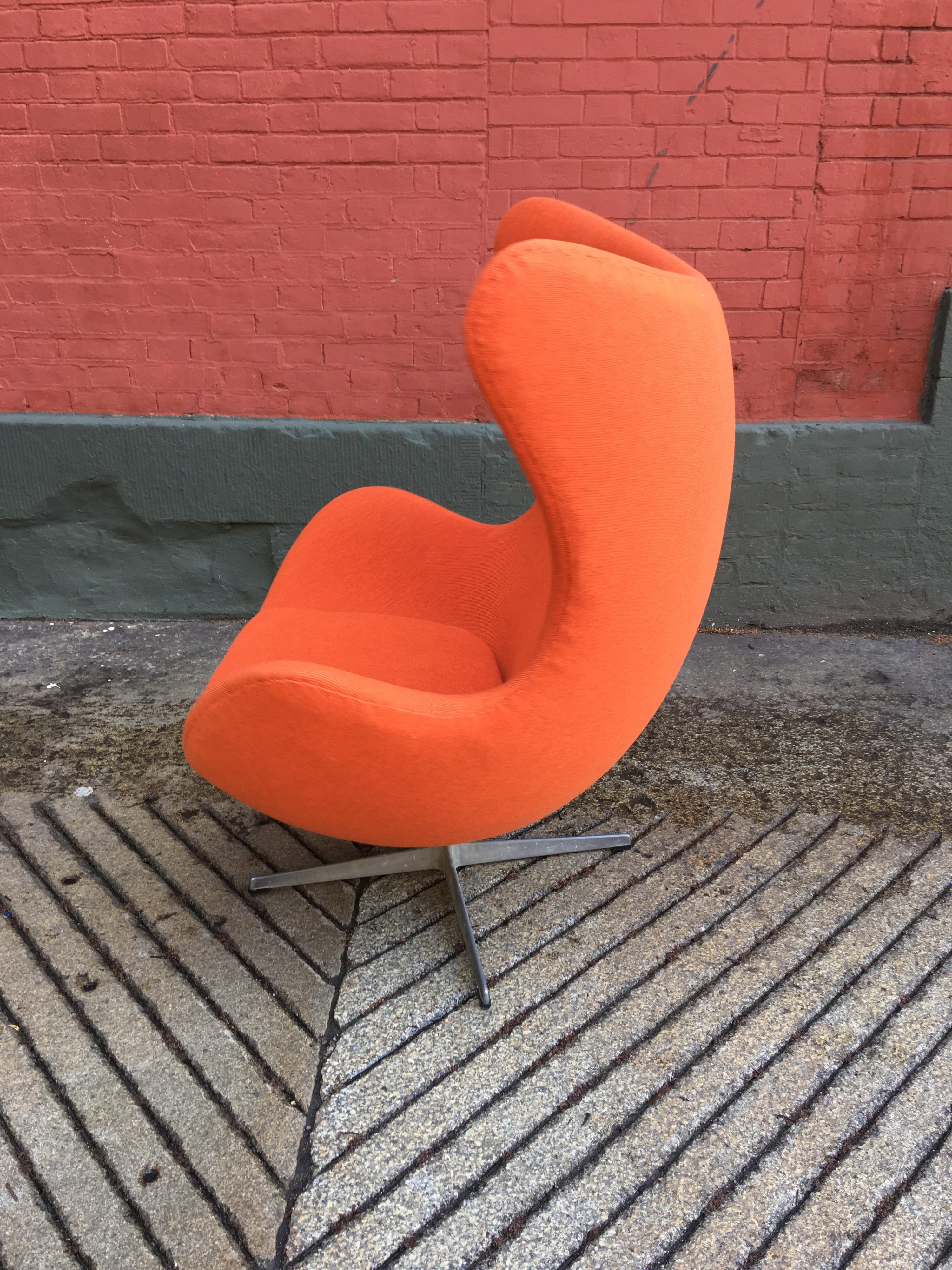Arne Jacobsen Egg Chair in Orange 2