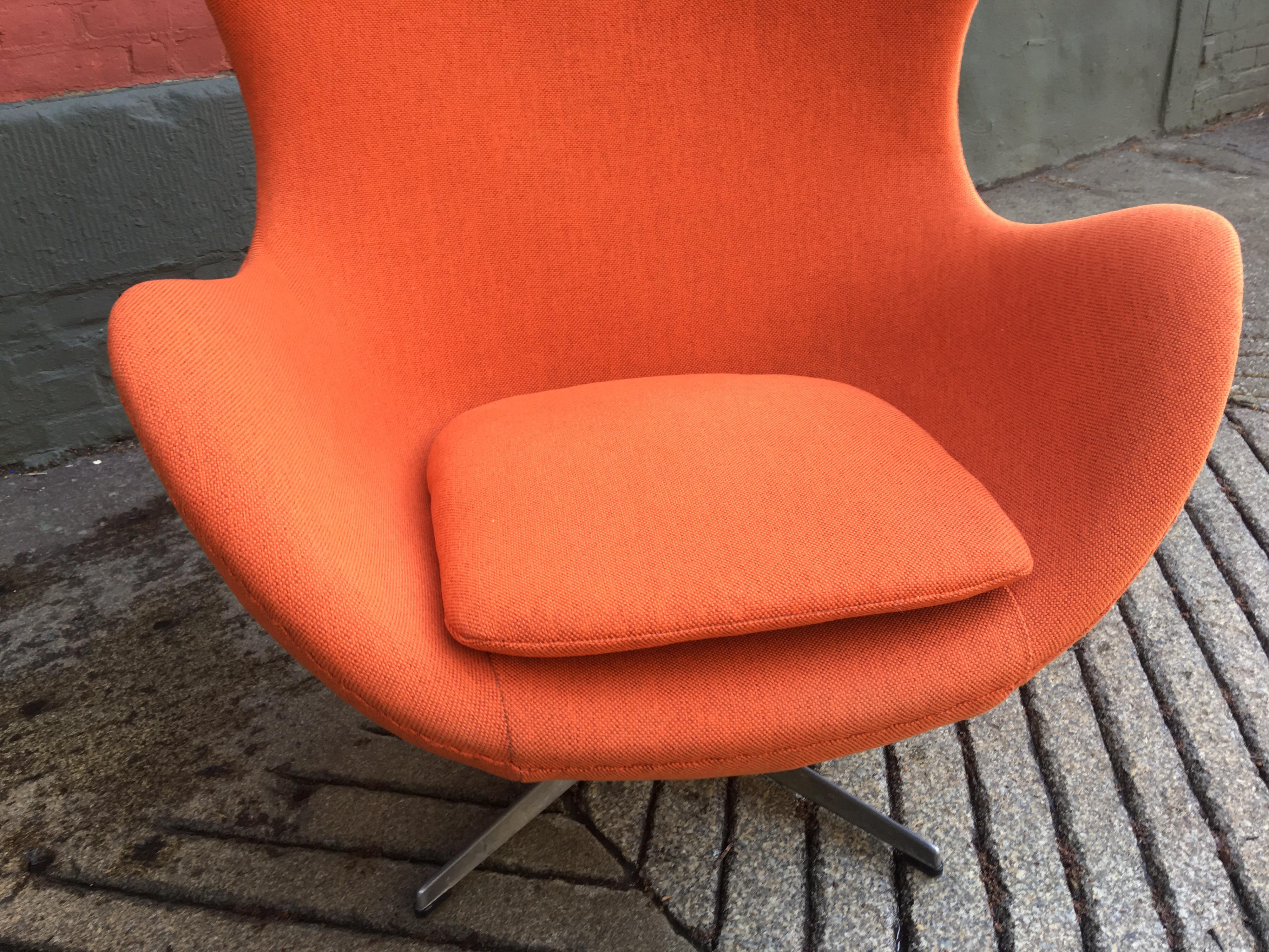 Arne Jacobsen Egg Chair in Orange 4