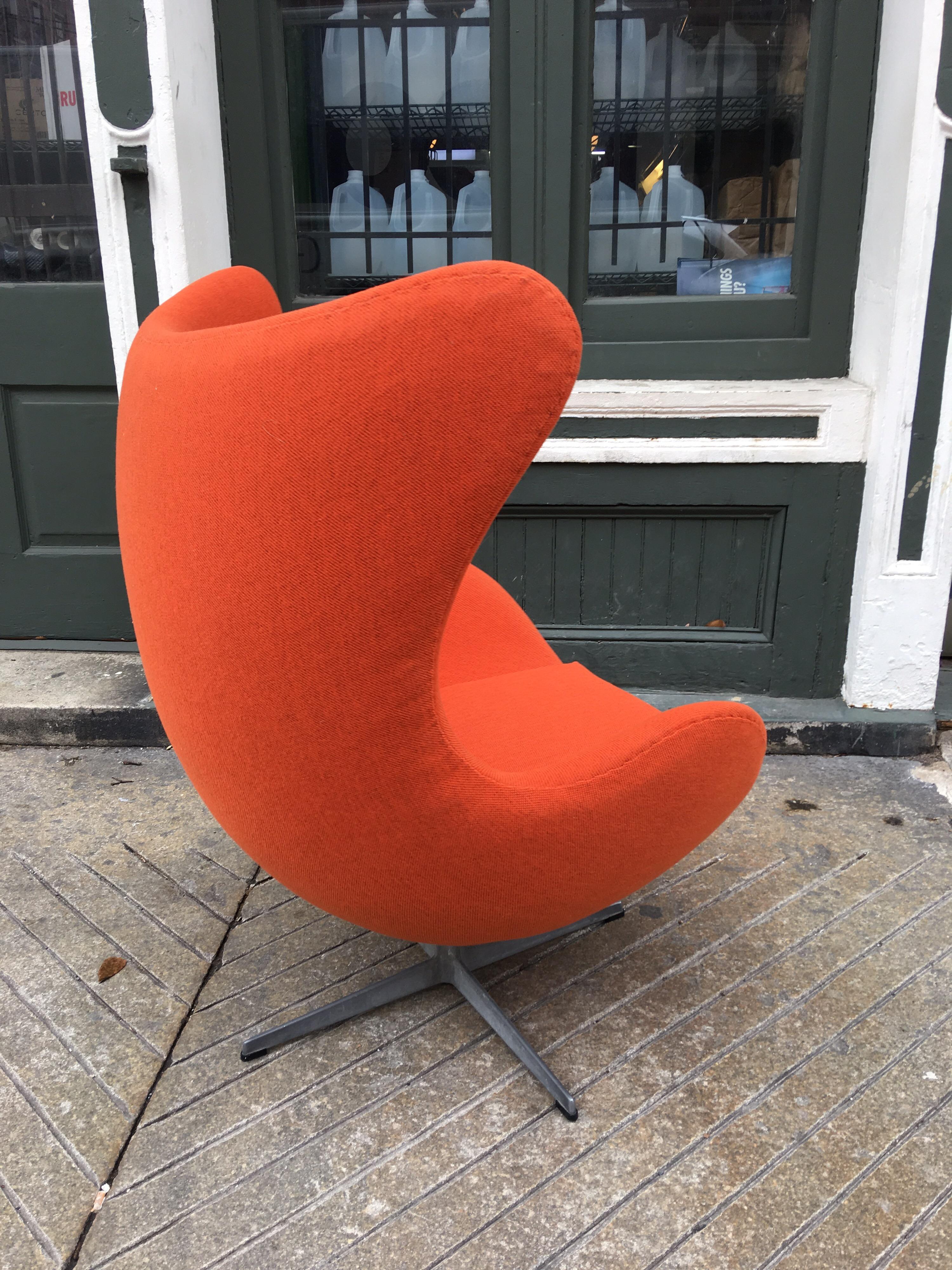 Mid-20th Century Arne Jacobsen Egg Chair in Orange