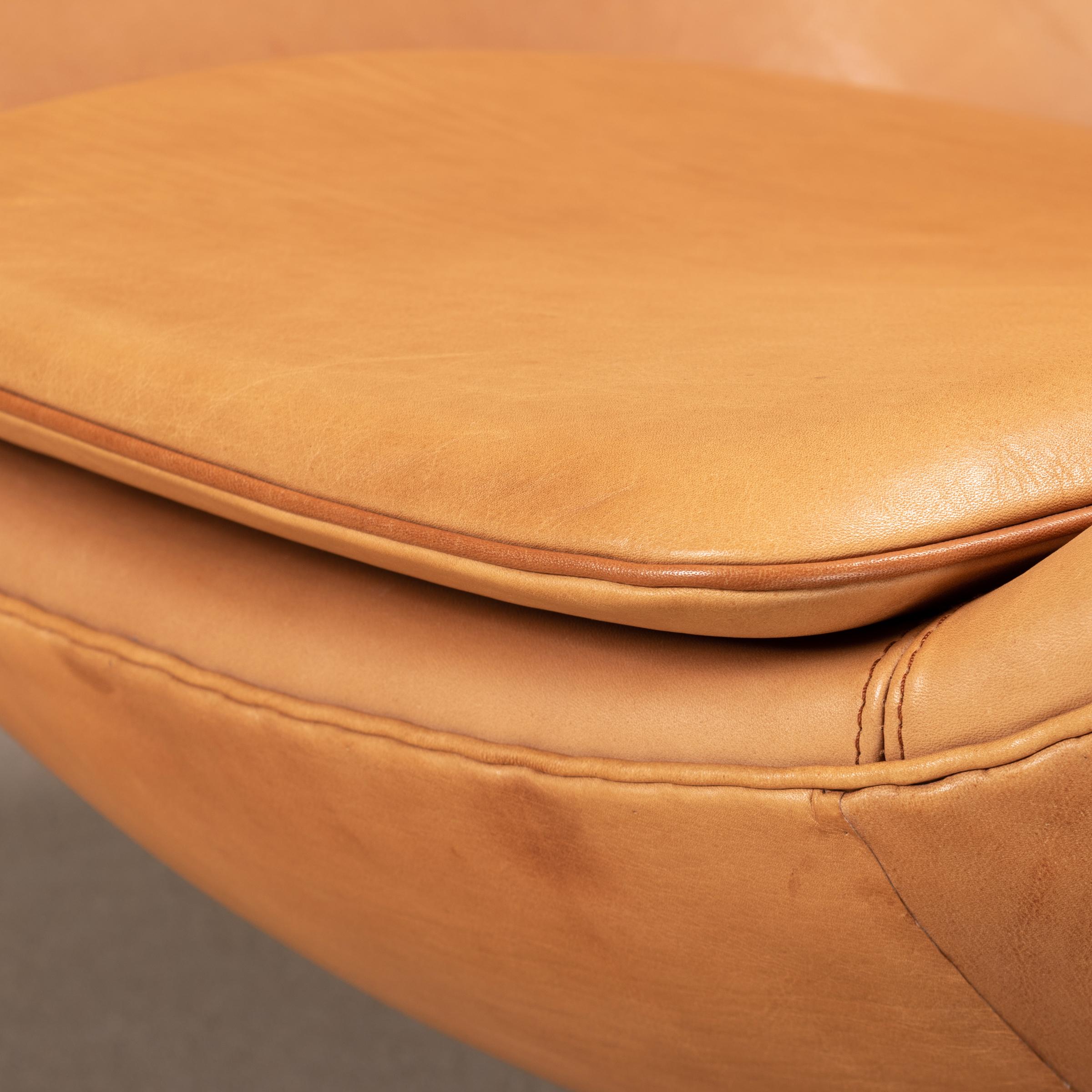 Arne Jacobsen Egg Chair in Patined Walnut Grace Leather by Fitz Hansen, Denmark 2