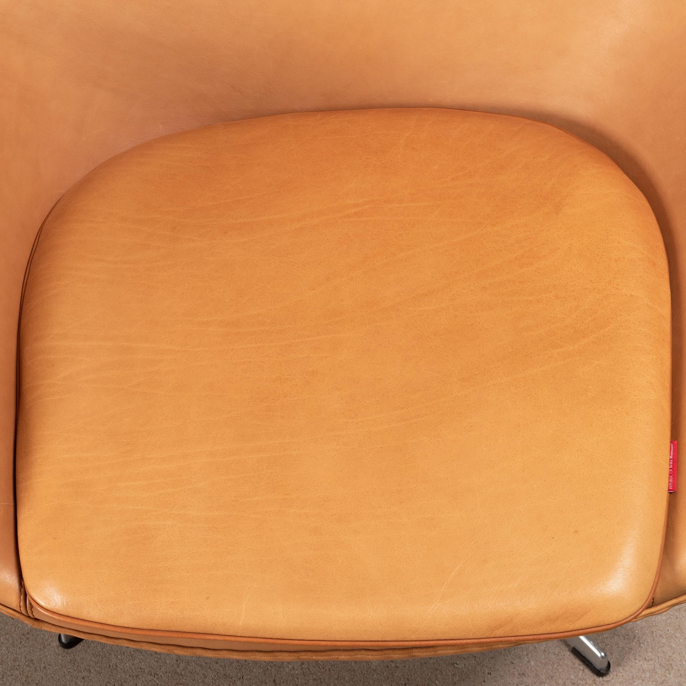 Arne Jacobsen Egg Chair in Patined Walnut Grace Leather by Fitz Hansen, Denmark 4