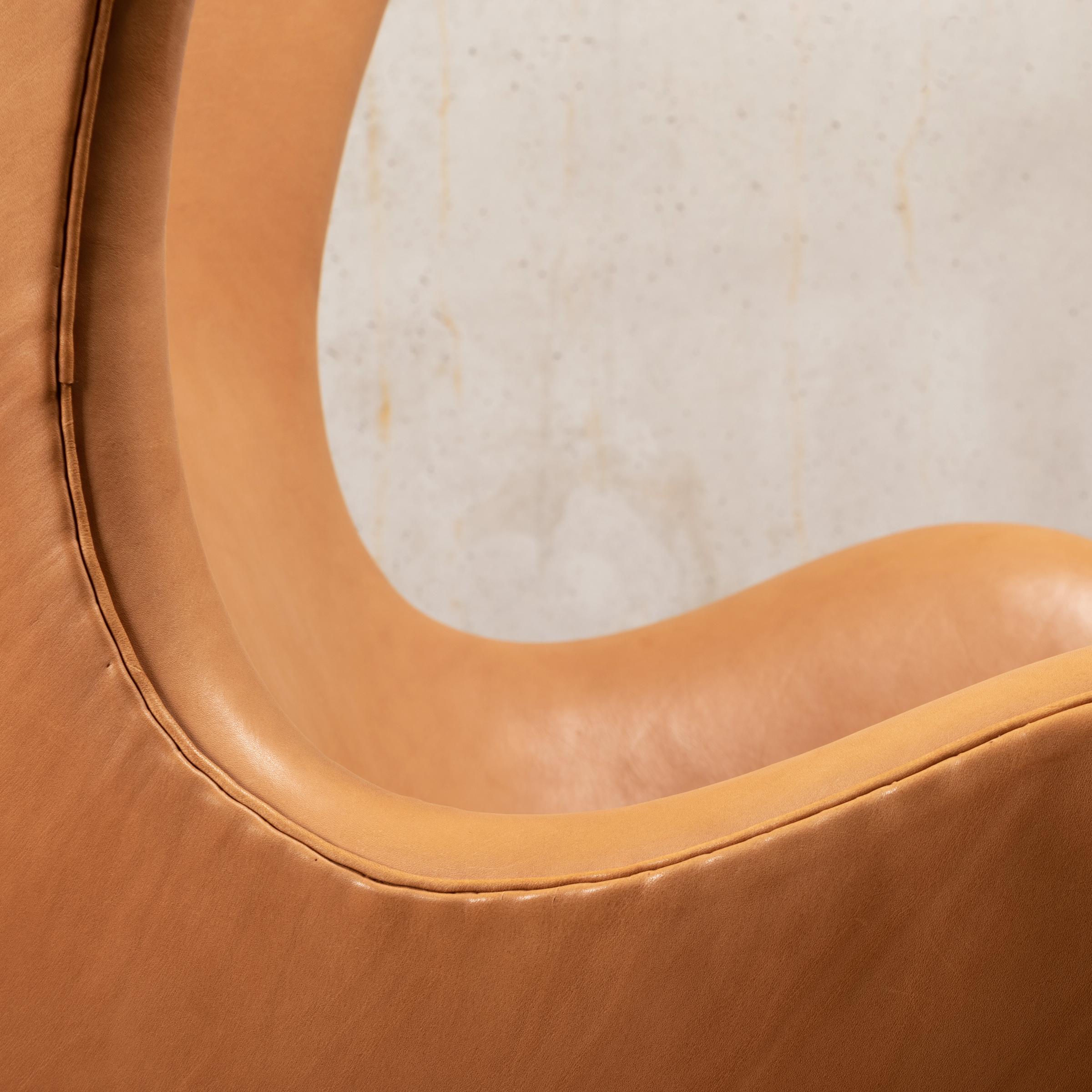Arne Jacobsen Egg Chair in Patined Walnut Grace Leather by Fitz Hansen, Denmark 7