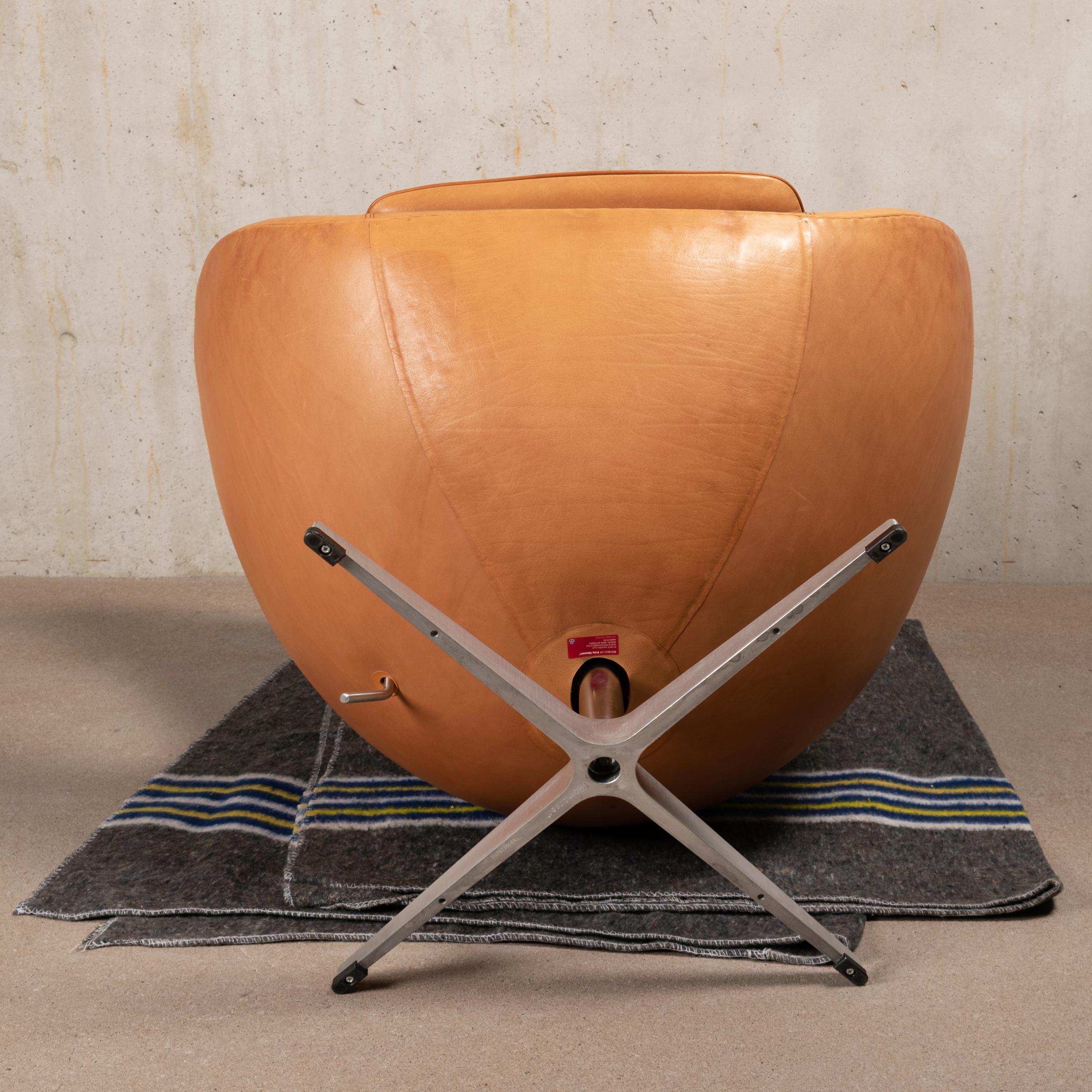 Arne Jacobsen Egg Chair in Patined Walnut Grace Leather by Fitz Hansen, Denmark 11