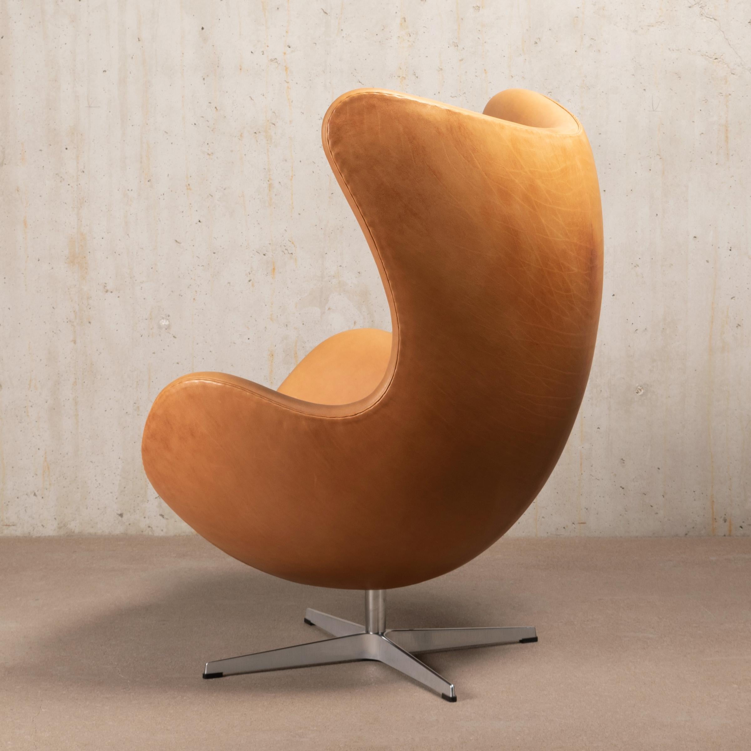 Scandinavian Modern Arne Jacobsen Egg Chair in Patined Walnut Grace Leather by Fitz Hansen, Denmark