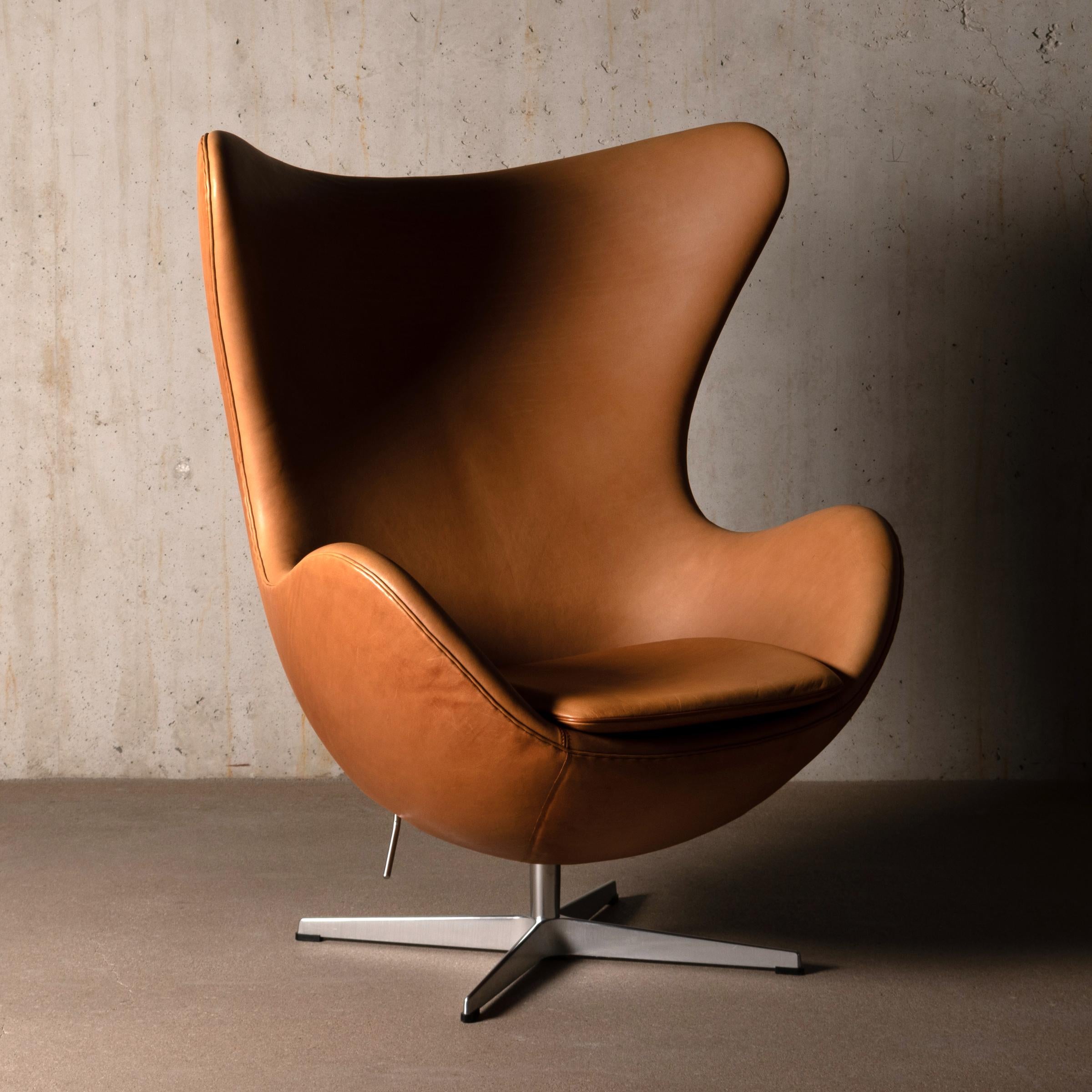 Mid-20th Century Arne Jacobsen Egg Chair in Patined Walnut Grace Leather by Fitz Hansen, Denmark