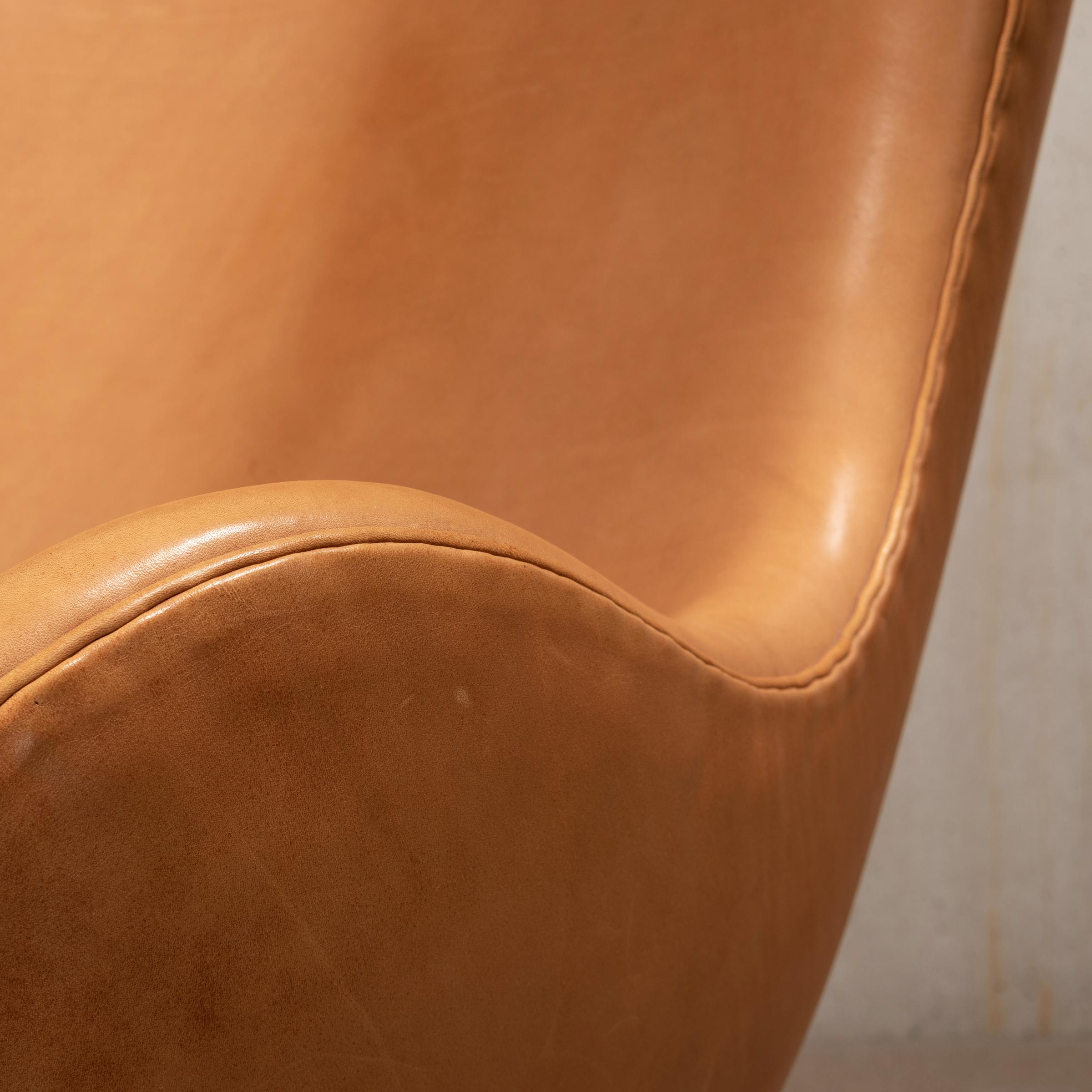 Arne Jacobsen Egg Chair in Patined Walnut Grace Leather by Fitz Hansen, Denmark 1