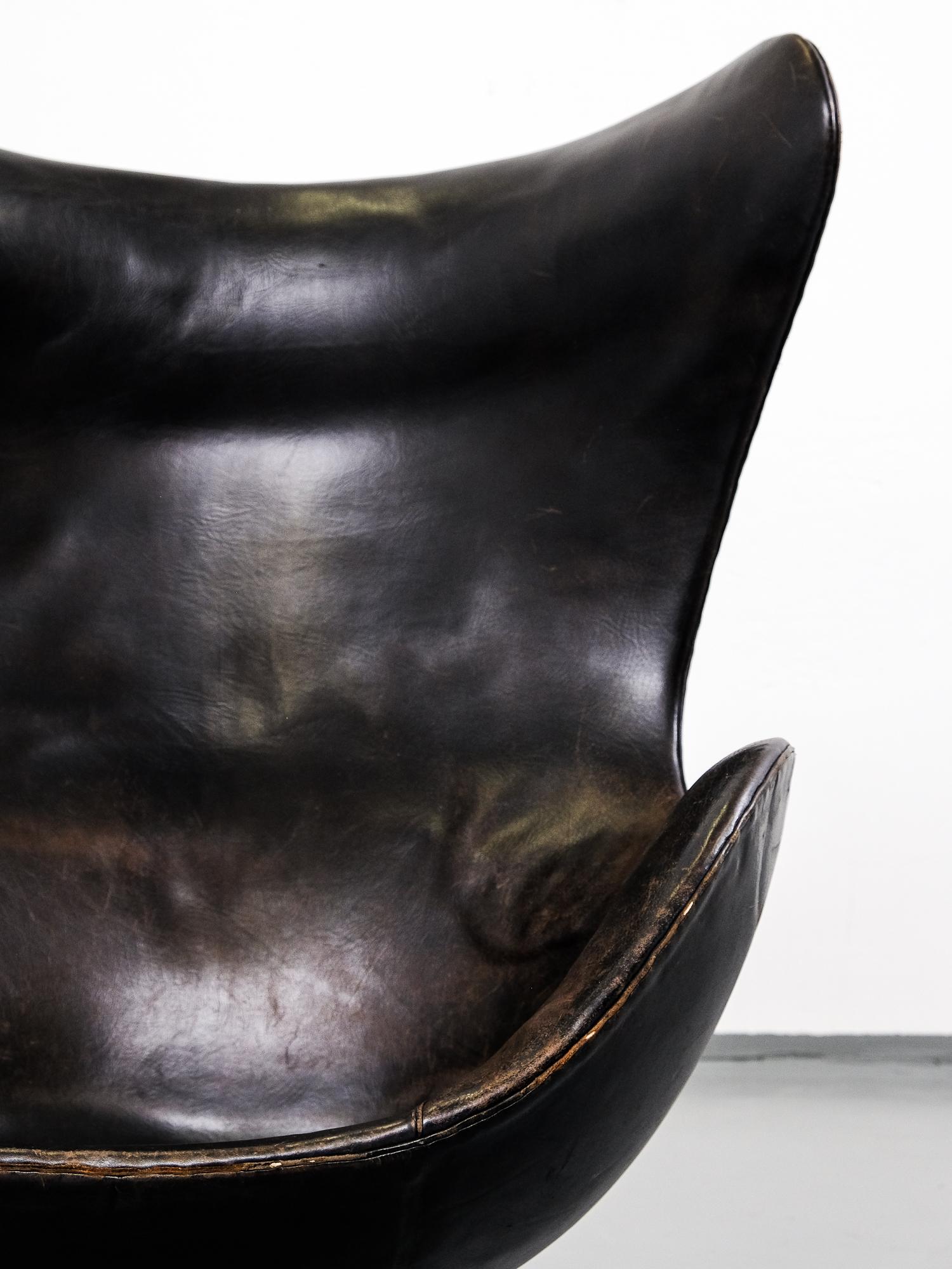 Arne Jacobsen Egg Chair Model 3316 in Original Leather by Fritz Hansen, 1960s 4