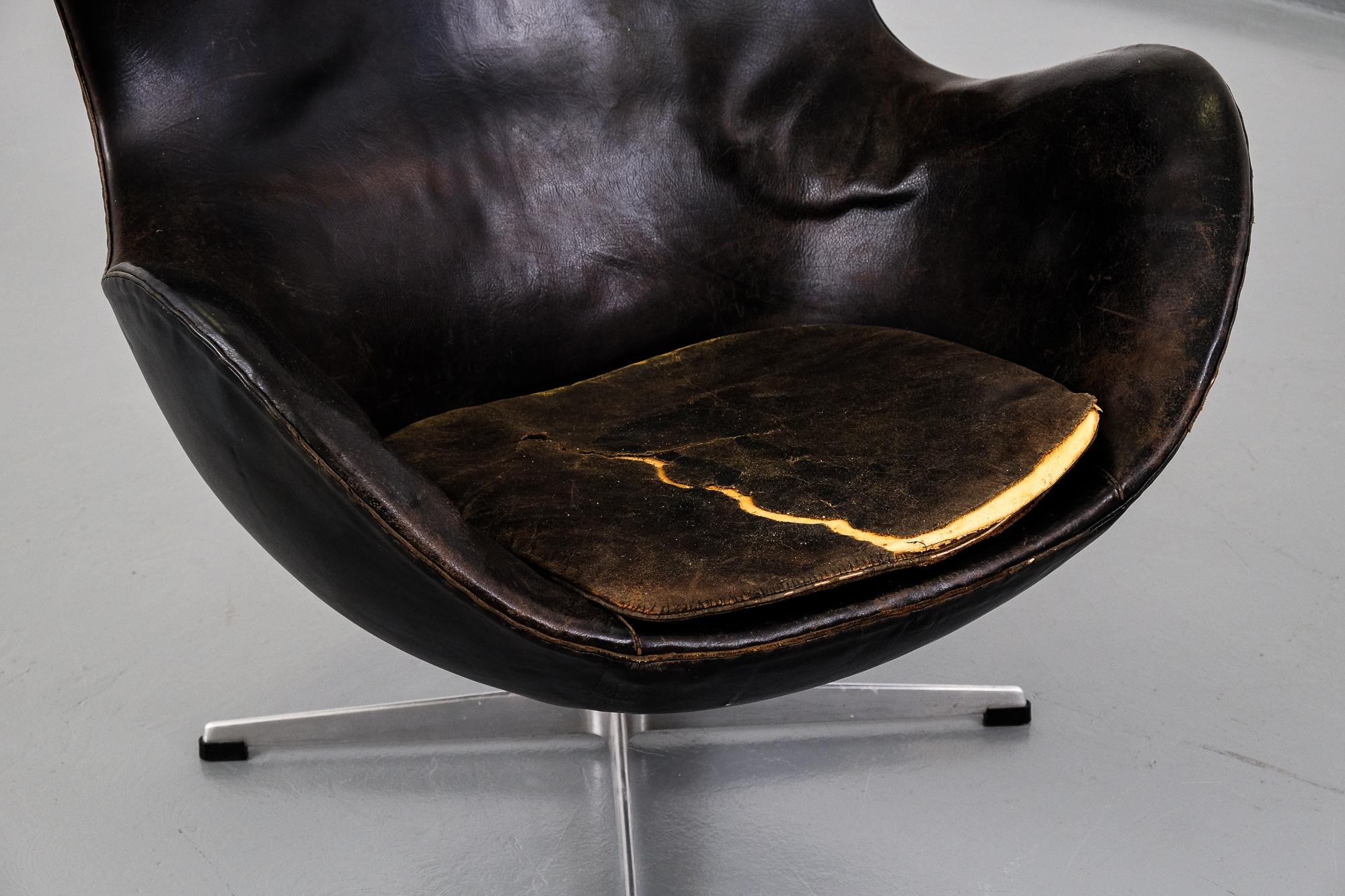 Arne Jacobsen Egg Chair Model 3316 in Original Leather by Fritz Hansen, 1960s 12