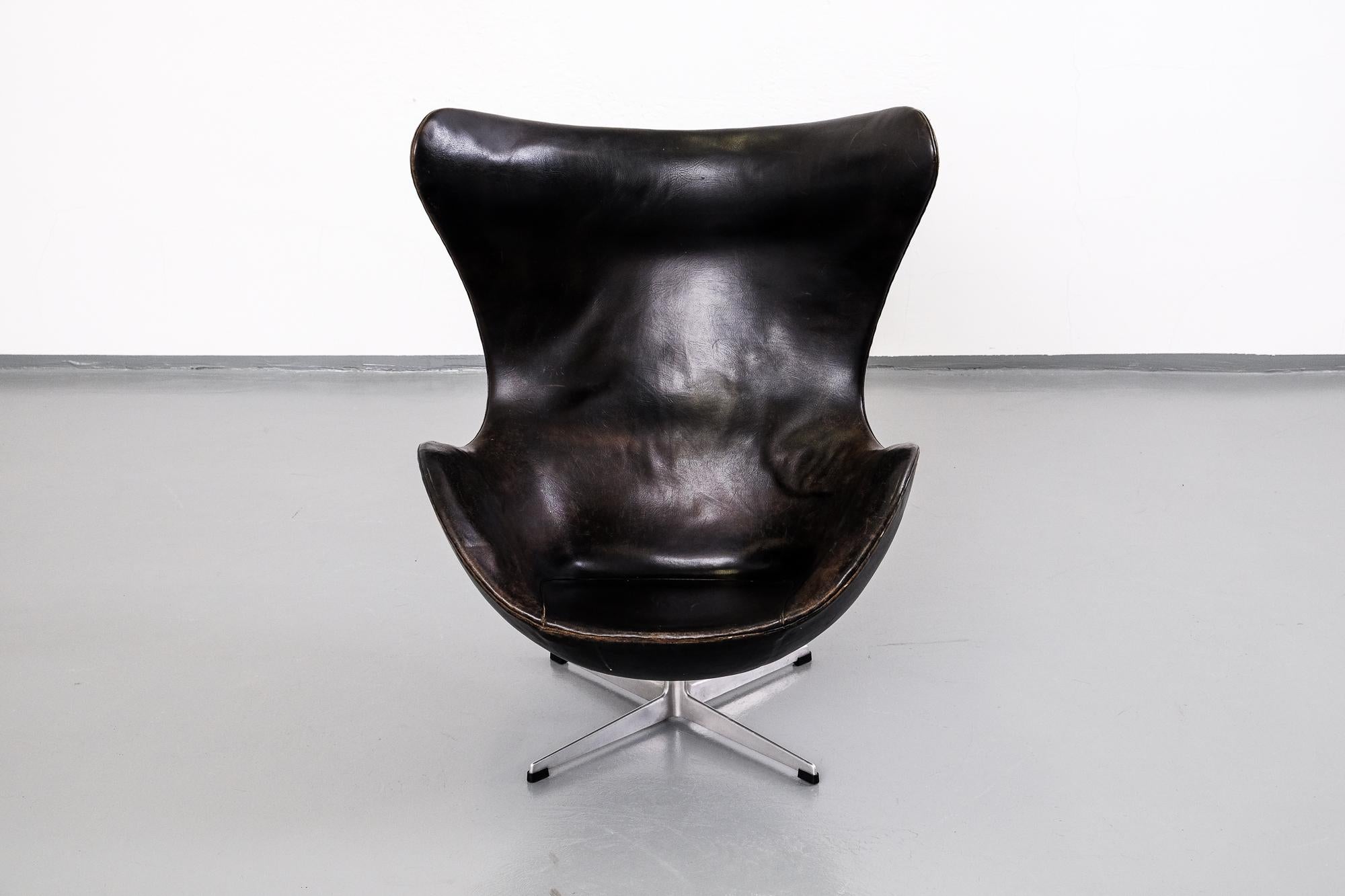 Mid-20th Century Arne Jacobsen Egg Chair Model 3316 in Original Leather by Fritz Hansen, 1960s