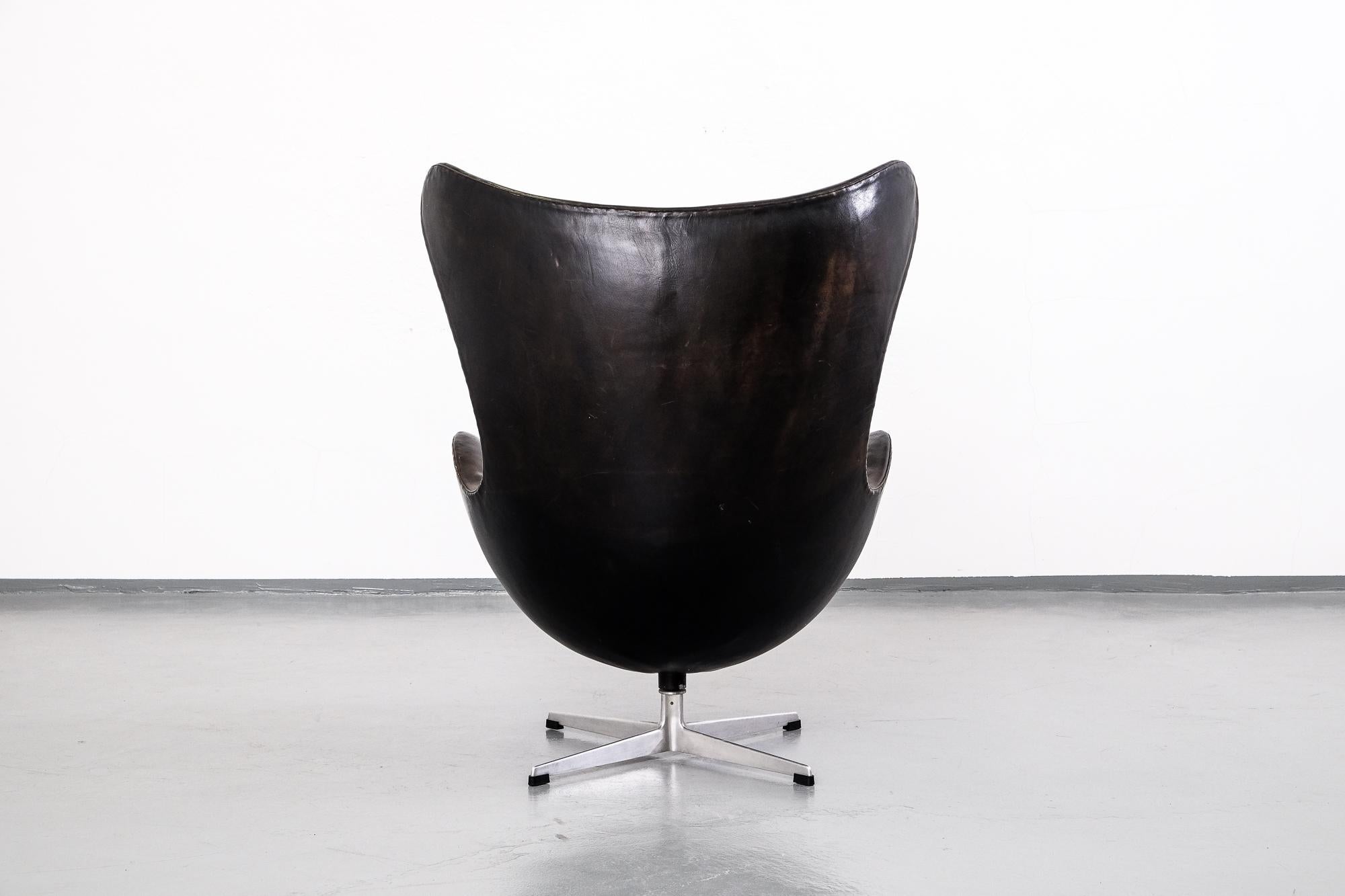 Aluminum Arne Jacobsen Egg Chair Model 3316 in Original Leather by Fritz Hansen, 1960s