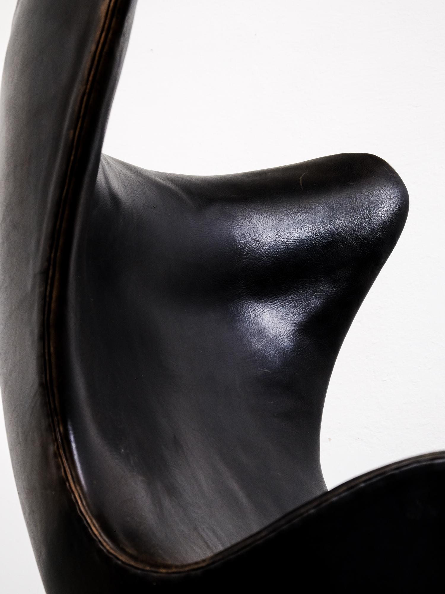 Arne Jacobsen Egg Chair Model 3316 in Original Leather by Fritz Hansen, 1960s 1