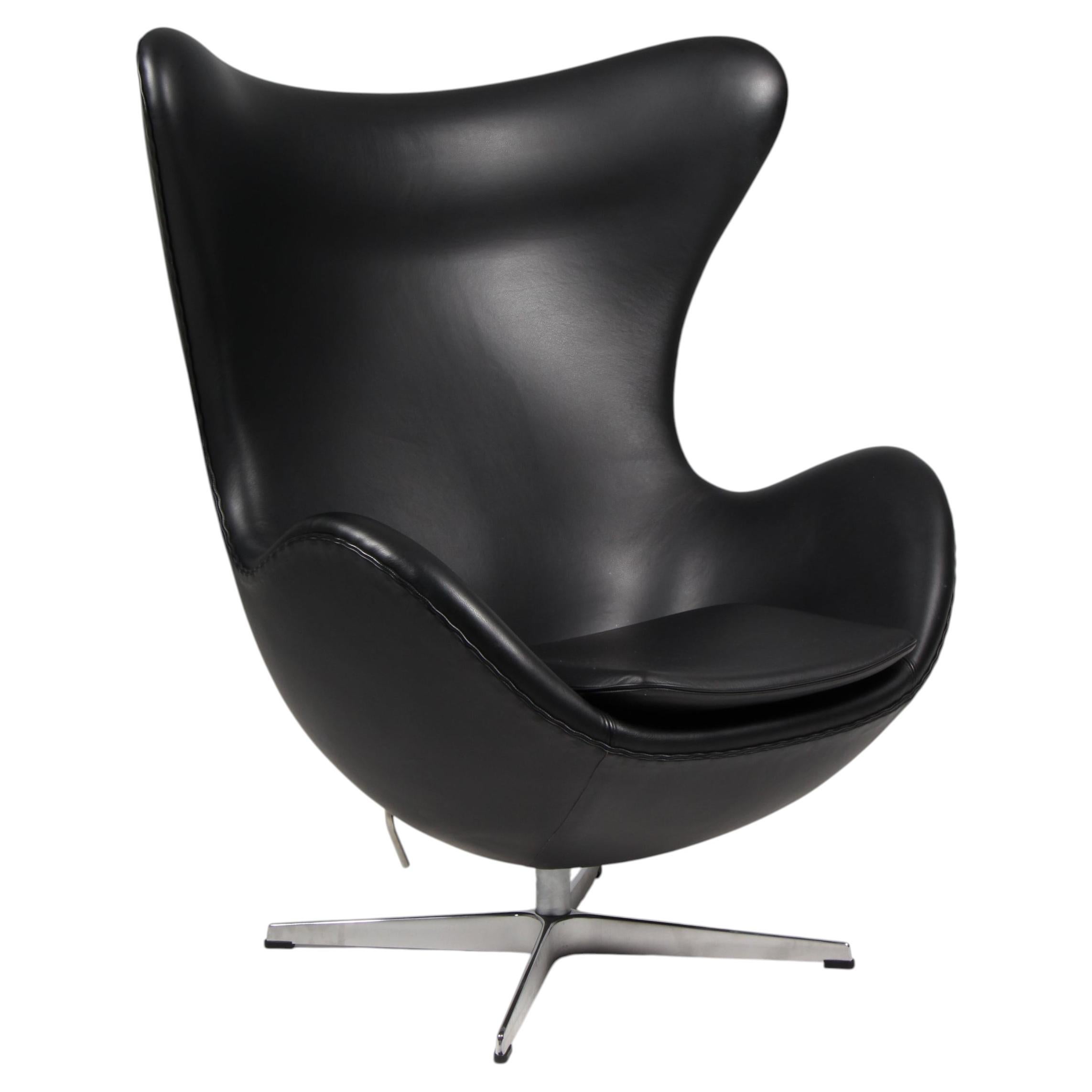 Poltrona Egg di Arne Jacobsen, in pelle nera originale. 2024 in vendita