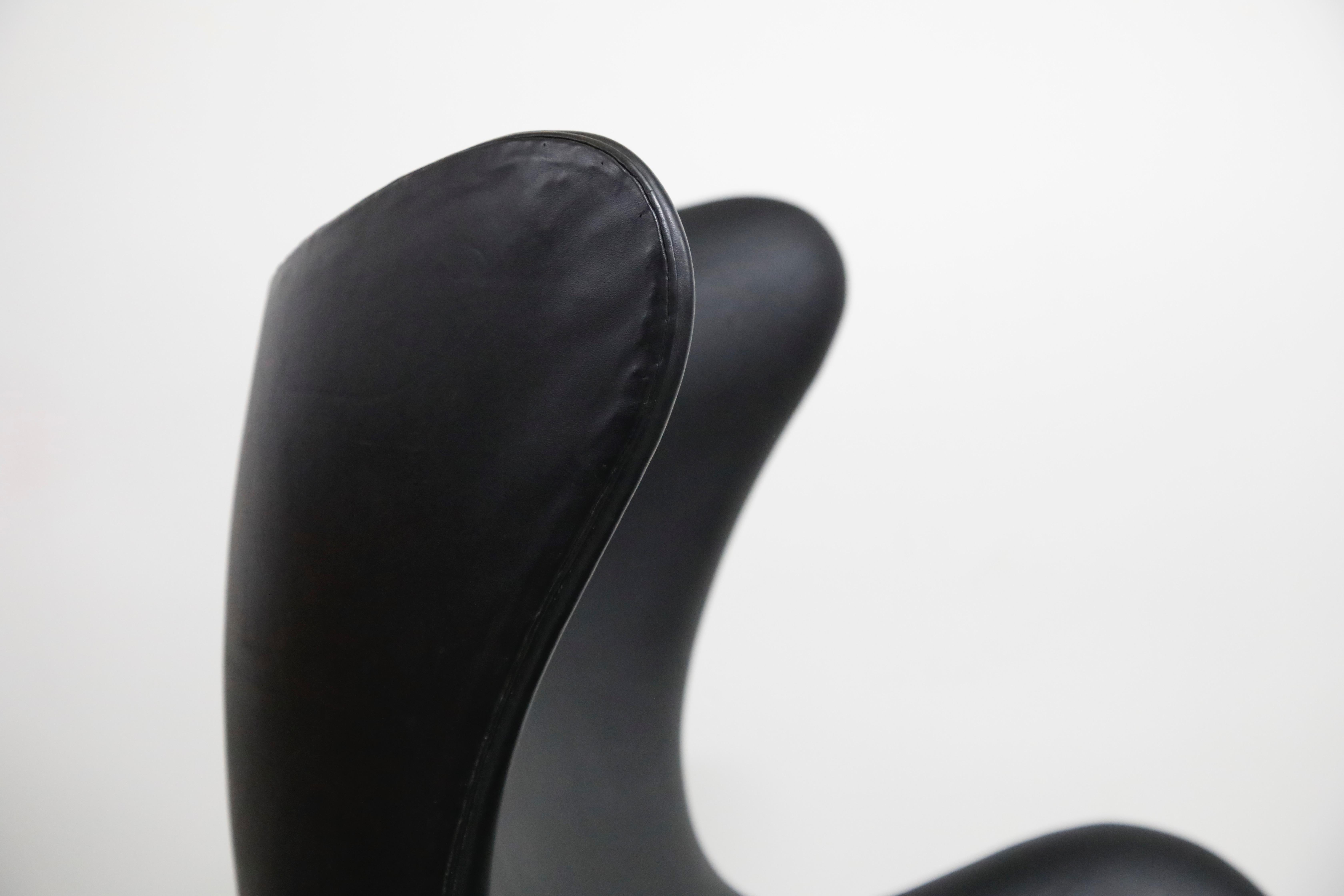 Arne Jacobsen Egg Chair & Stool for Fritz Hansen with Original Leather, Signed 7