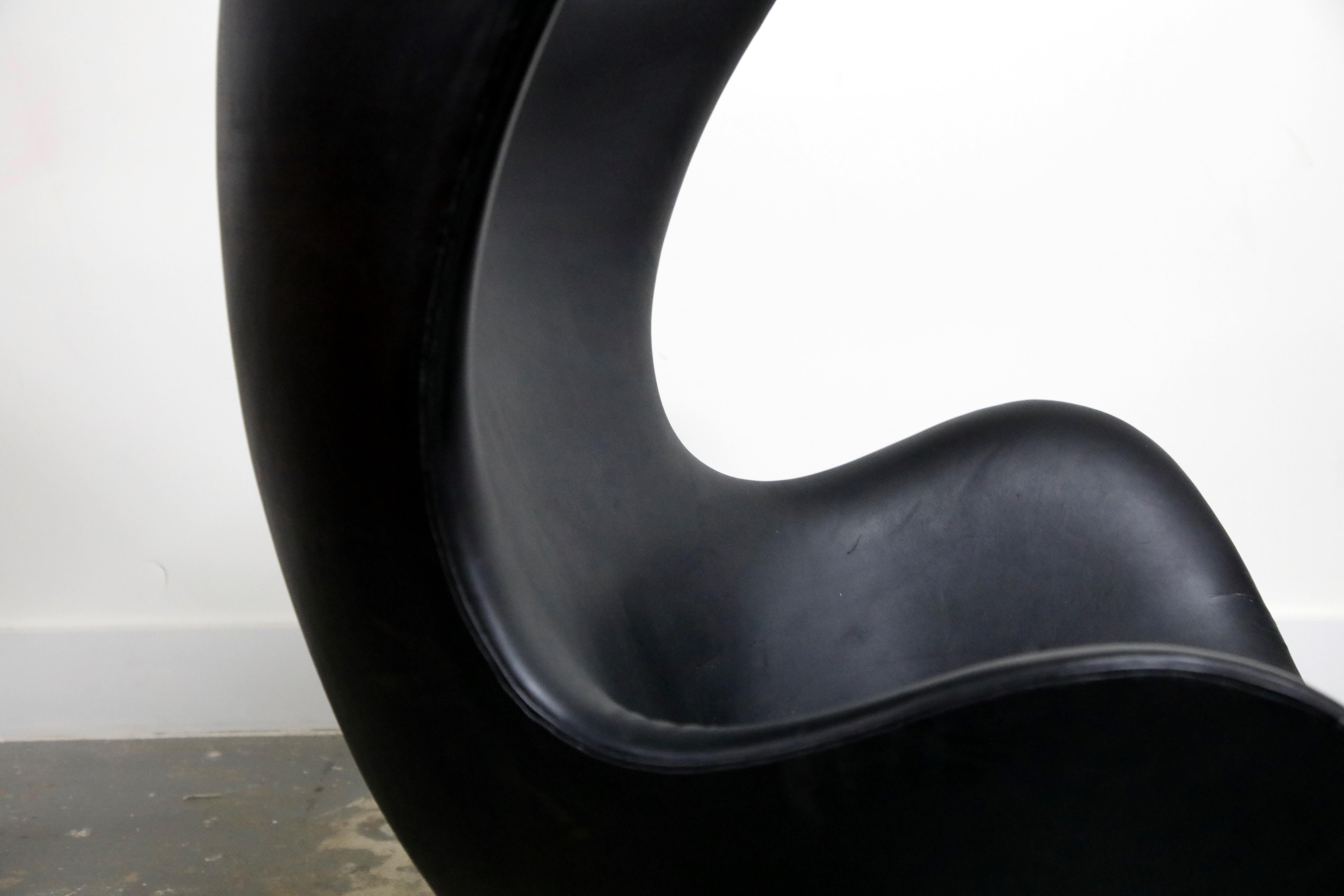 Arne Jacobsen Egg Chair & Stool for Fritz Hansen with Original Leather, Signed 8