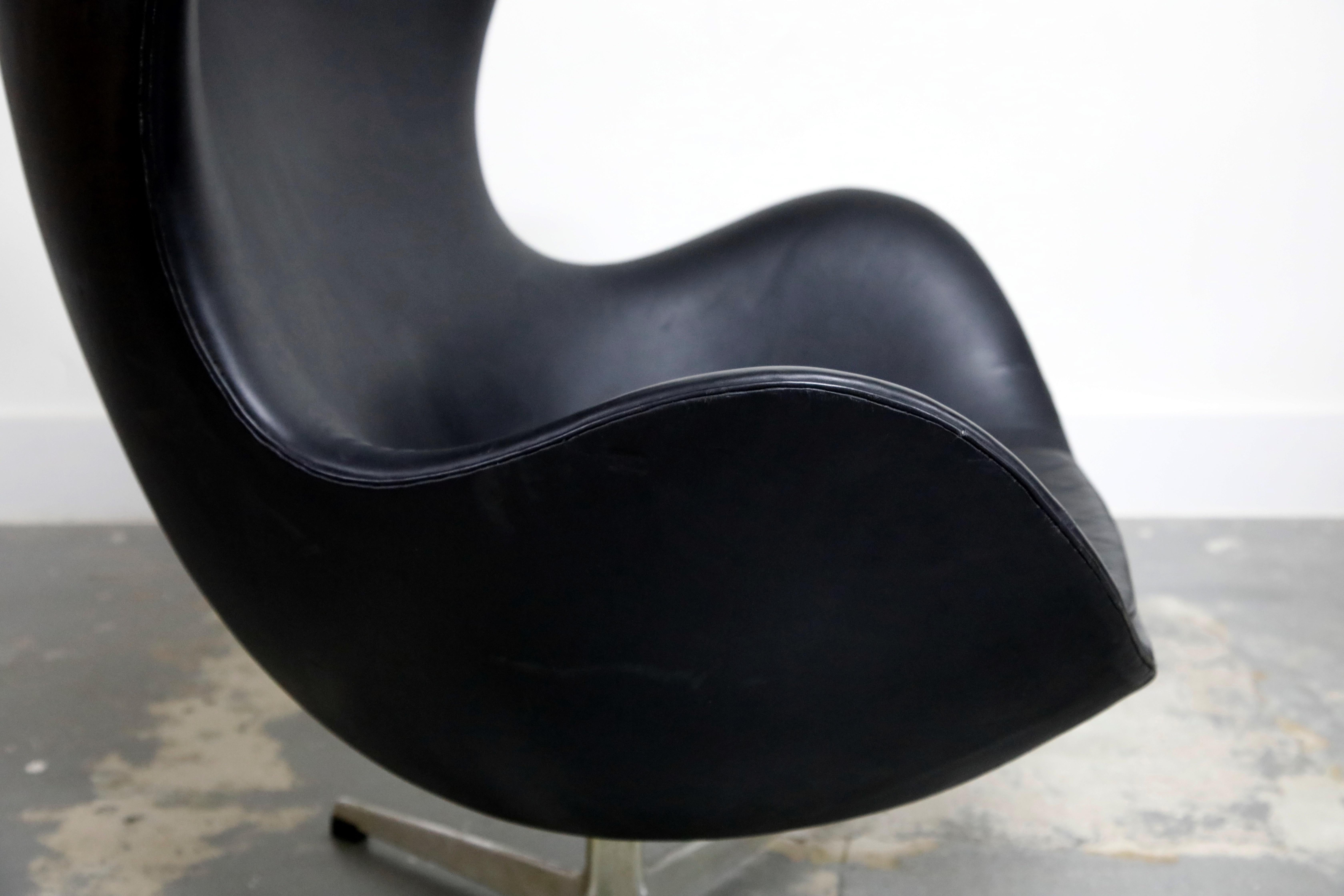 Arne Jacobsen Egg Chair & Stool for Fritz Hansen with Original Leather, Signed 9