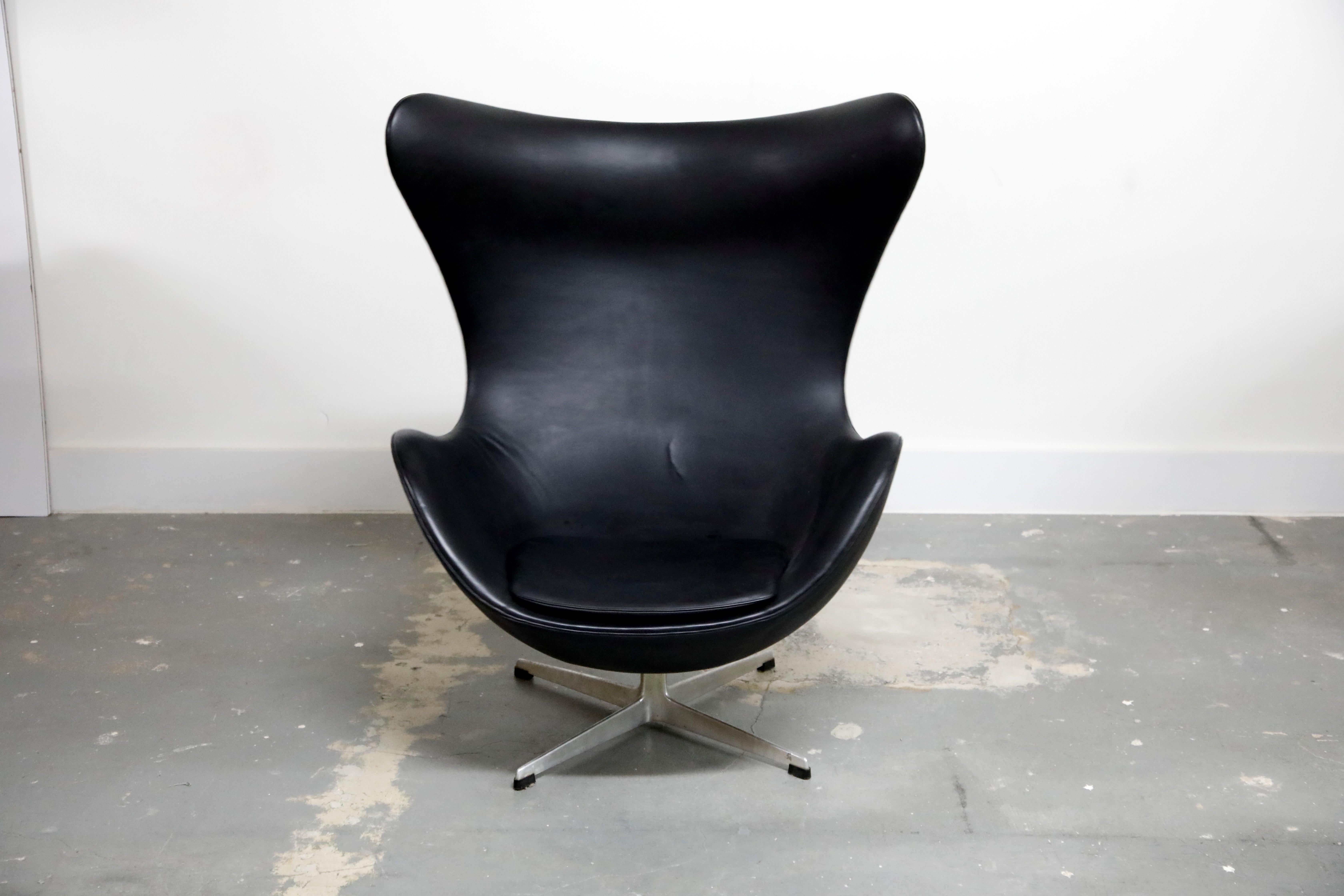 Mid-Century Modern Arne Jacobsen Egg Chair & Stool for Fritz Hansen with Original Leather, Signed
